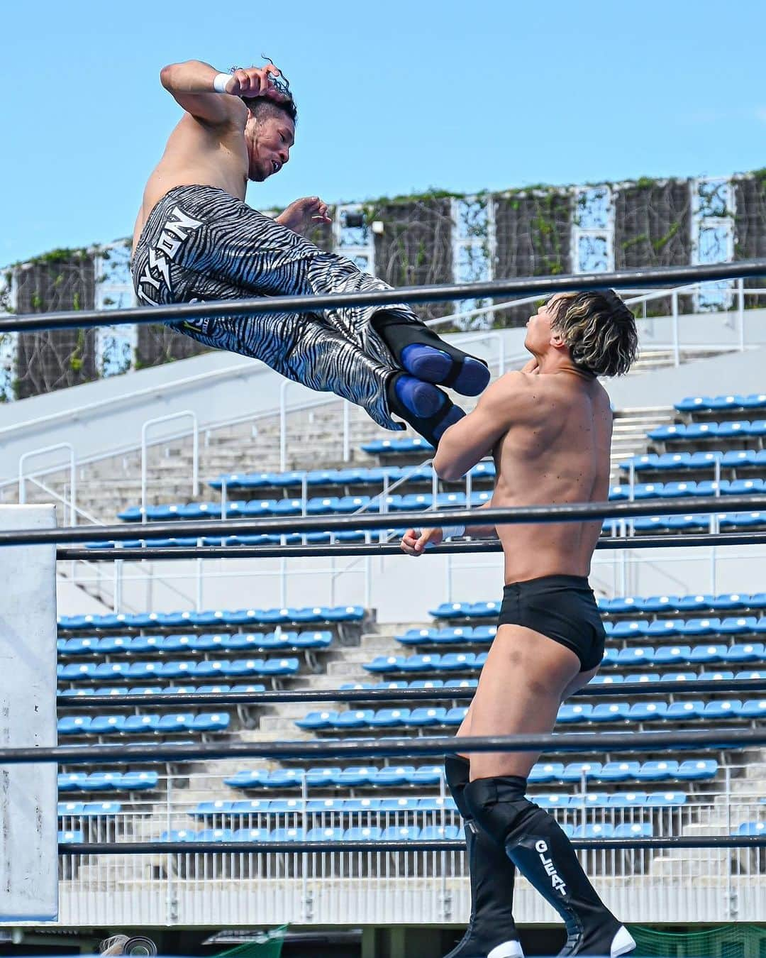 前口太尊のインスタグラム：「#変態は夢を見た  青空太尊で楽しいよ！！  来年は今年よりも夢に近づいてると思う。  いや、叶ってるかもしれん！！？  #パンチドランカーなんで　#飯伏プロレス研究所」