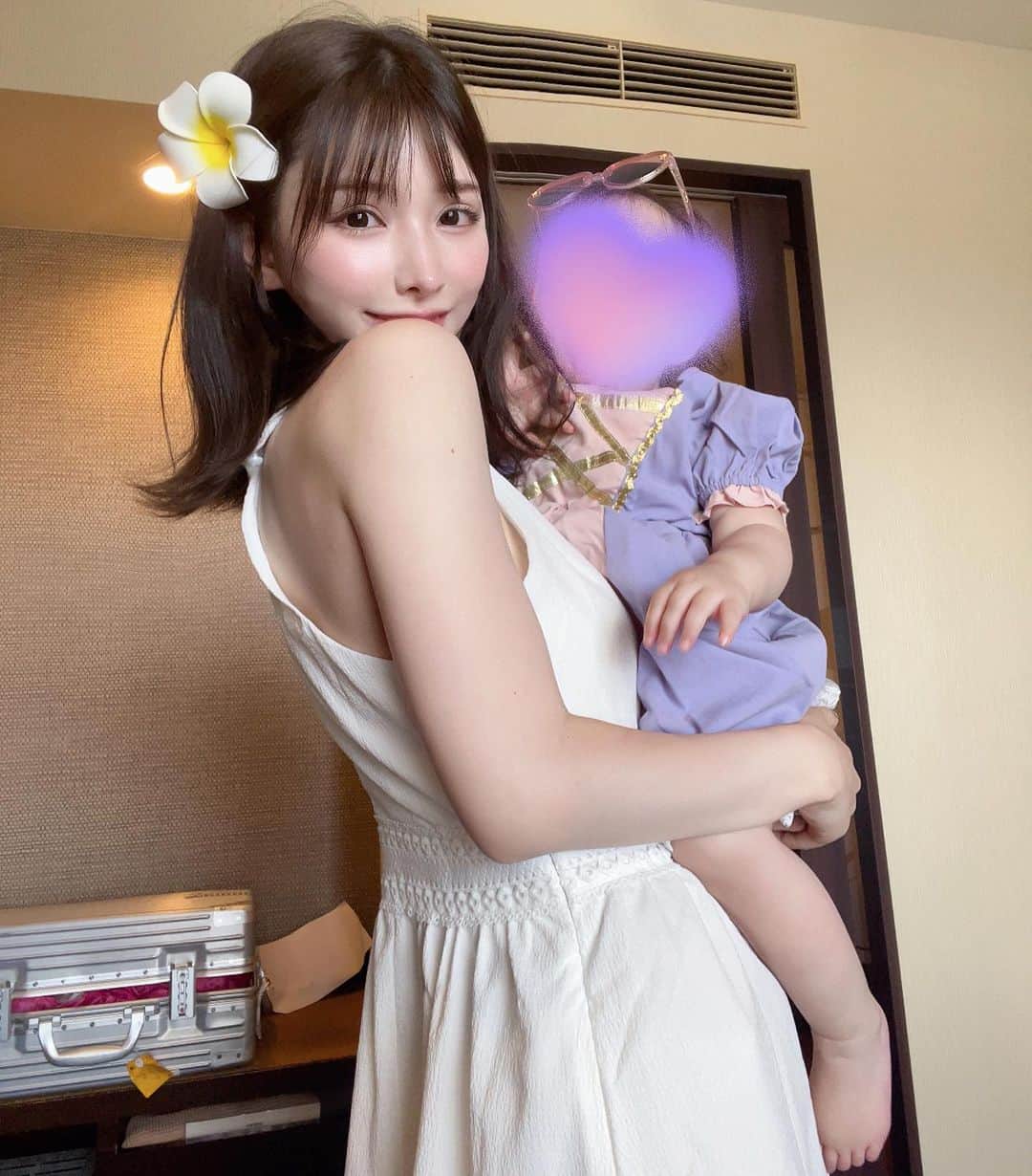 まりんのインスタグラム：「2枚目はお姫様ごっこ👸🏼💕 ラプンツェルみたいなドレス🎂🎀💕」
