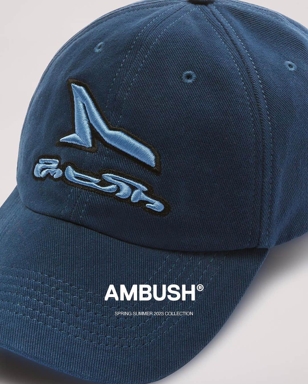 AMBUSHさんのインスタグラム写真 - (AMBUSHInstagram)「New in: cinch-back BASEBALL CAPS with Y2K-inspired logo graphics in INSIGNIA BLUE and FLAME ORANGE. Now available at our WEBSHOP and WORKSHOP」8月28日 14時43分 - ambush_official