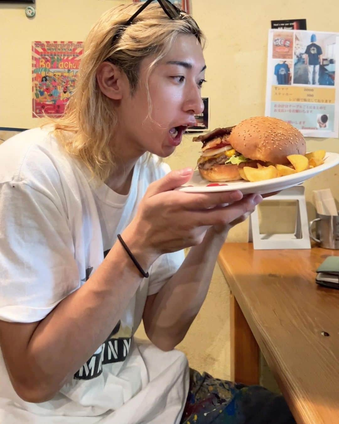 ともやんさんのインスタグラム写真 - (ともやんInstagram)「沖縄最高ハンバーガー最高🍔」8月28日 14時48分 - tmyndayo