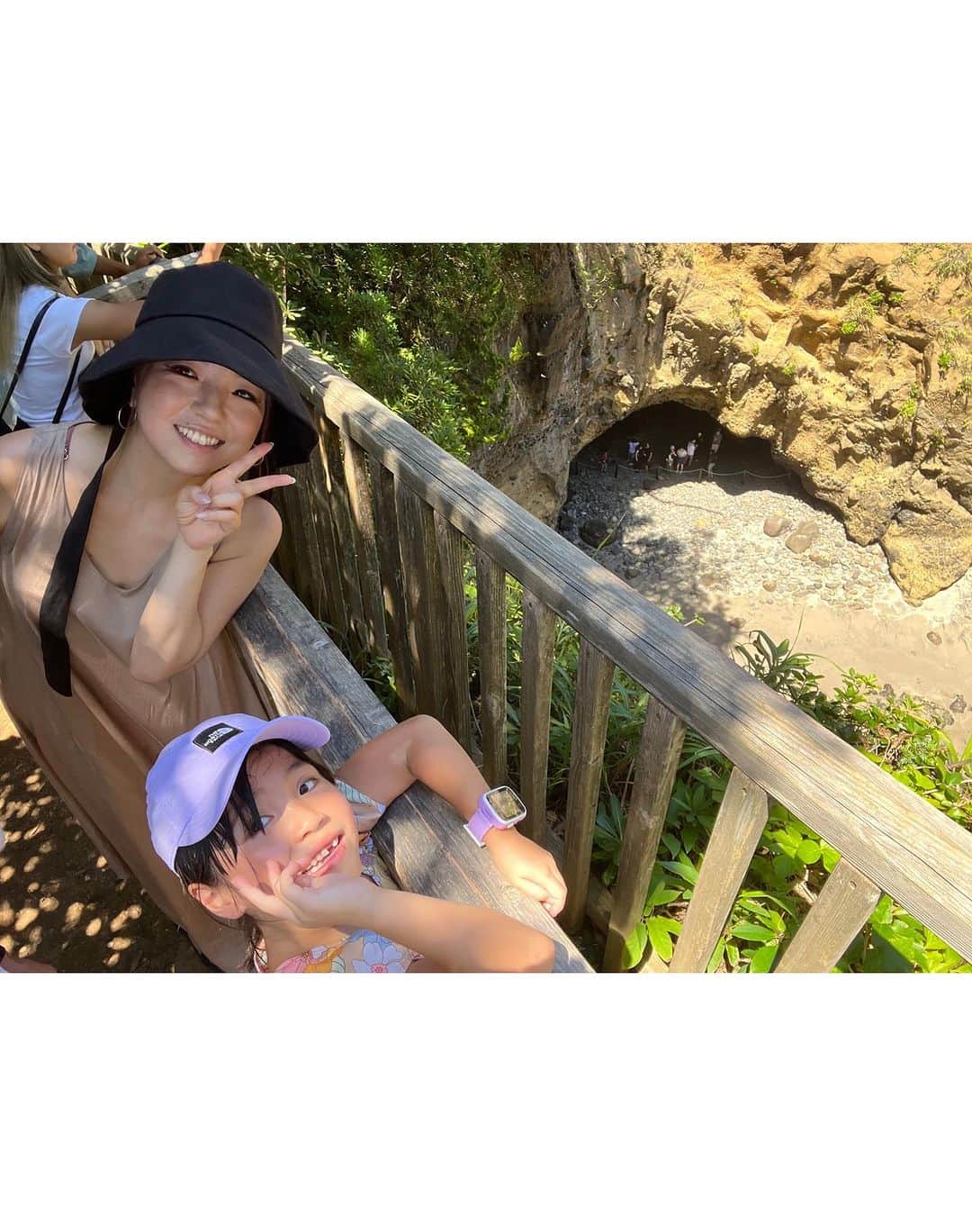 宏実さんのインスタグラム写真 - (宏実Instagram)「夏のおもひで🌊  #龍宮窟  #ryugucave  #ryugukutsu  #上から見るとハート  #heartshapedcave」8月28日 14時51分 - hiromisrainbow