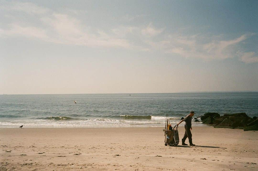 ペ・ジョンナムさんのインスタグラム写真 - (ペ・ジョンナムInstagram)「coney island film photo (2) 🙂📸🎞️🎞️ 🏝️🏖️🌊⛱️🧡🧡🧡 #rollei35classic #35mmfilm #filmphoto #노보정노필터 #배작가」8月28日 14時56分 - jungnam_bae