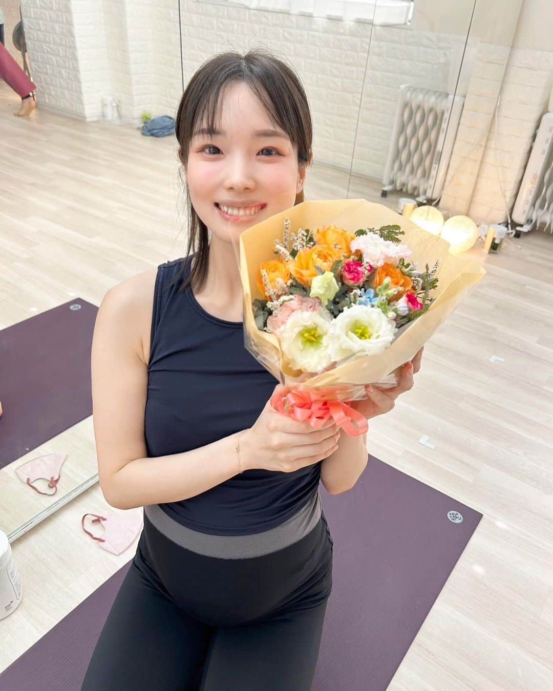天咲千華さんのインスタグラム写真 - (天咲千華Instagram)「大好きなスタジオでのヨガクラス🧘‍♀️ 今日を最後に少し長めのお休みを頂くことになりました🕊️🩵  また必ず今よりも知識を深めて戻って来ます☺️🩵  本当にありがとうございました🧸」8月28日 14時59分 - chihana.a