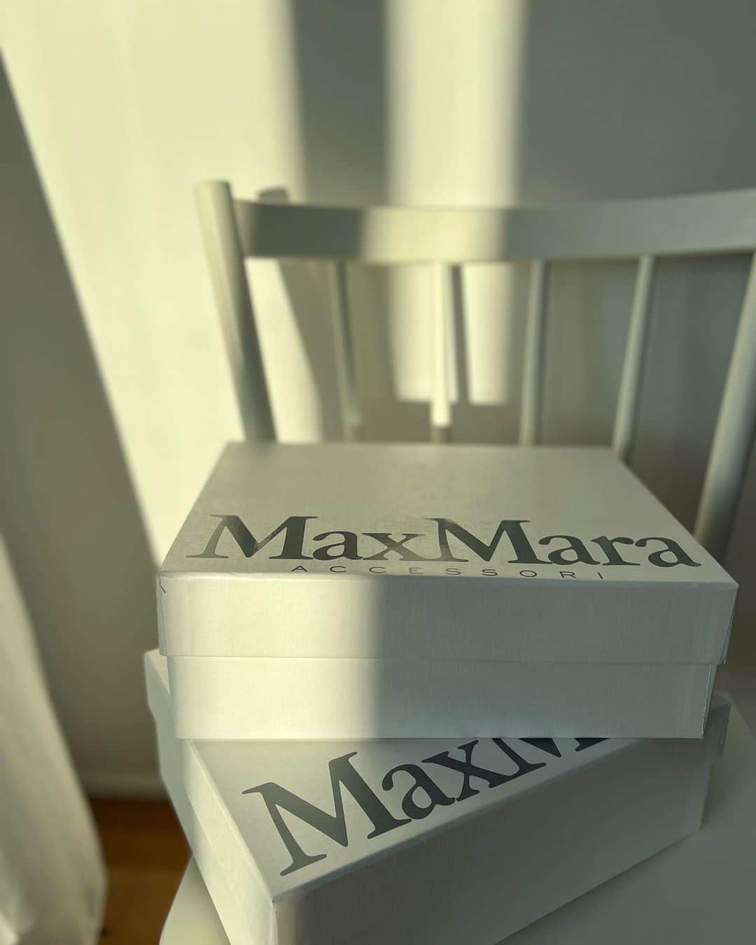 村上沙織さんのインスタグラム写真 - (村上沙織Instagram)「私はモコモコ好きです。  8末からは気分は秋物。暑いから足元だけモコモコさせています♡  maxmaraのもので一足はssenseのSALEで安く買えました！ お気に入り。  #maxmara#saorin_shopping」8月28日 15時00分 - rosysaorimonster