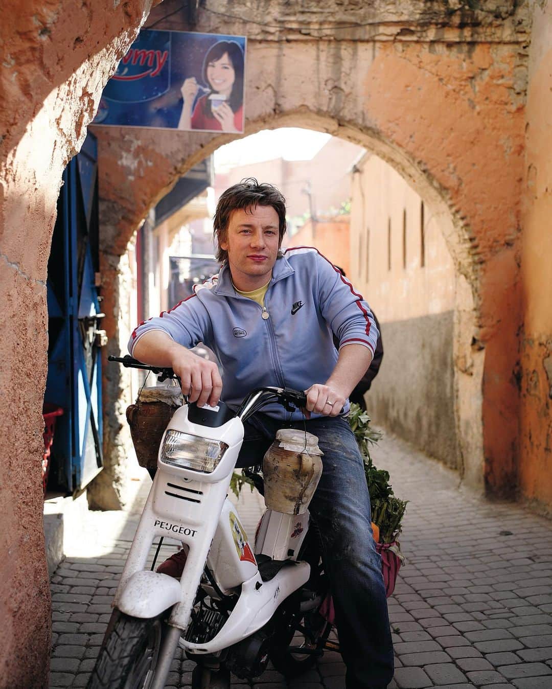 ジェイミー・オリヴァーのインスタグラム：「Looking back at these old scooter pics have been giving me major #bankholiday vibes jo xx」