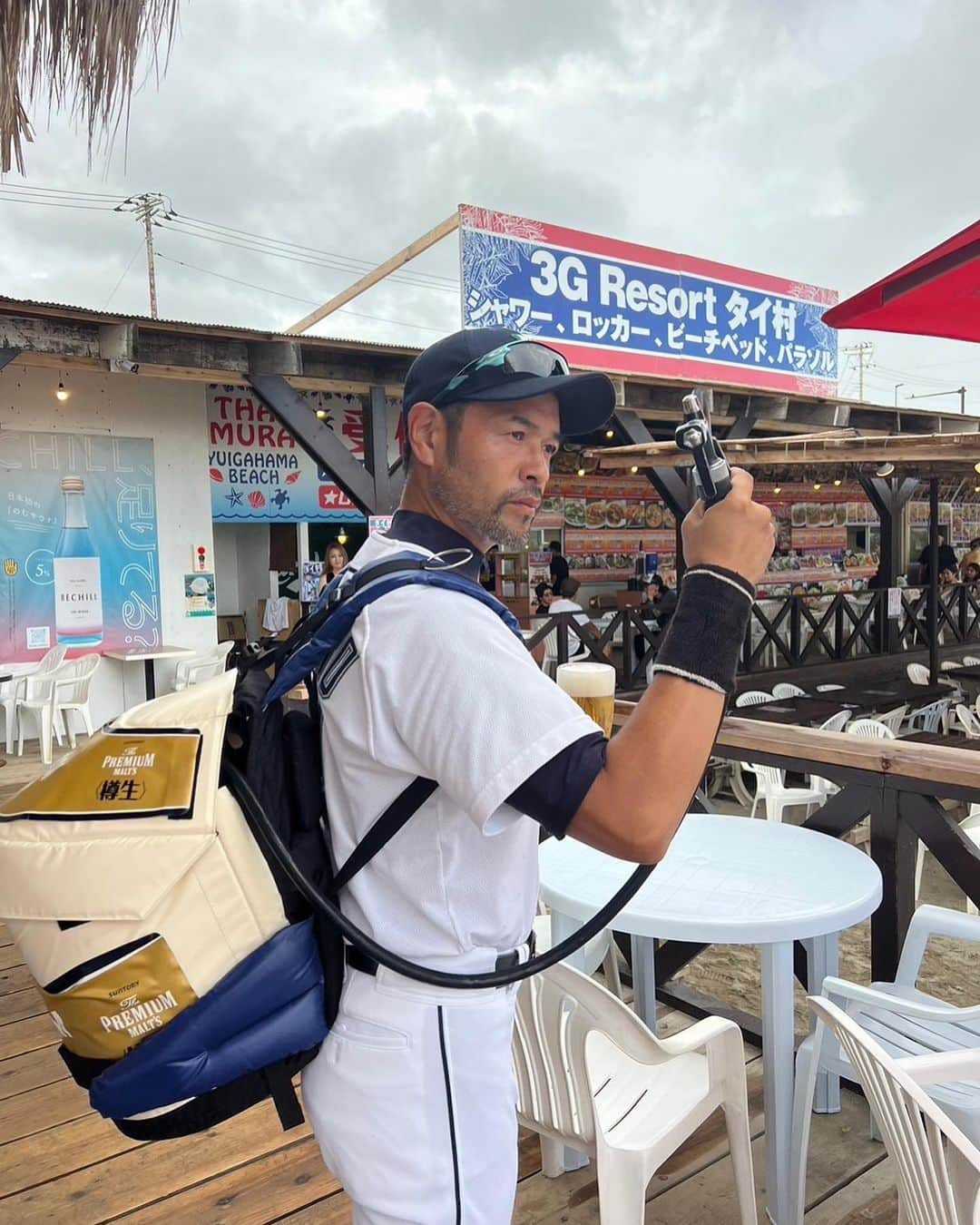 ニッチロー'さんのインスタグラム写真 - (ニッチロー'Instagram)「海の家でバイト  好評につき  30日もビールボーイします  由比ヶ浜タイ村で17時〜  目標は200杯安打  #ビールボーイ #海の家バイト  #鎌倉 #由比ヶ浜  #タイ村 #夏の思い出 #美味しいビールはいかがですか #マネナーズ #ニッチロー  #beer #nicchiro」8月28日 15時16分 - nicchiro5.1