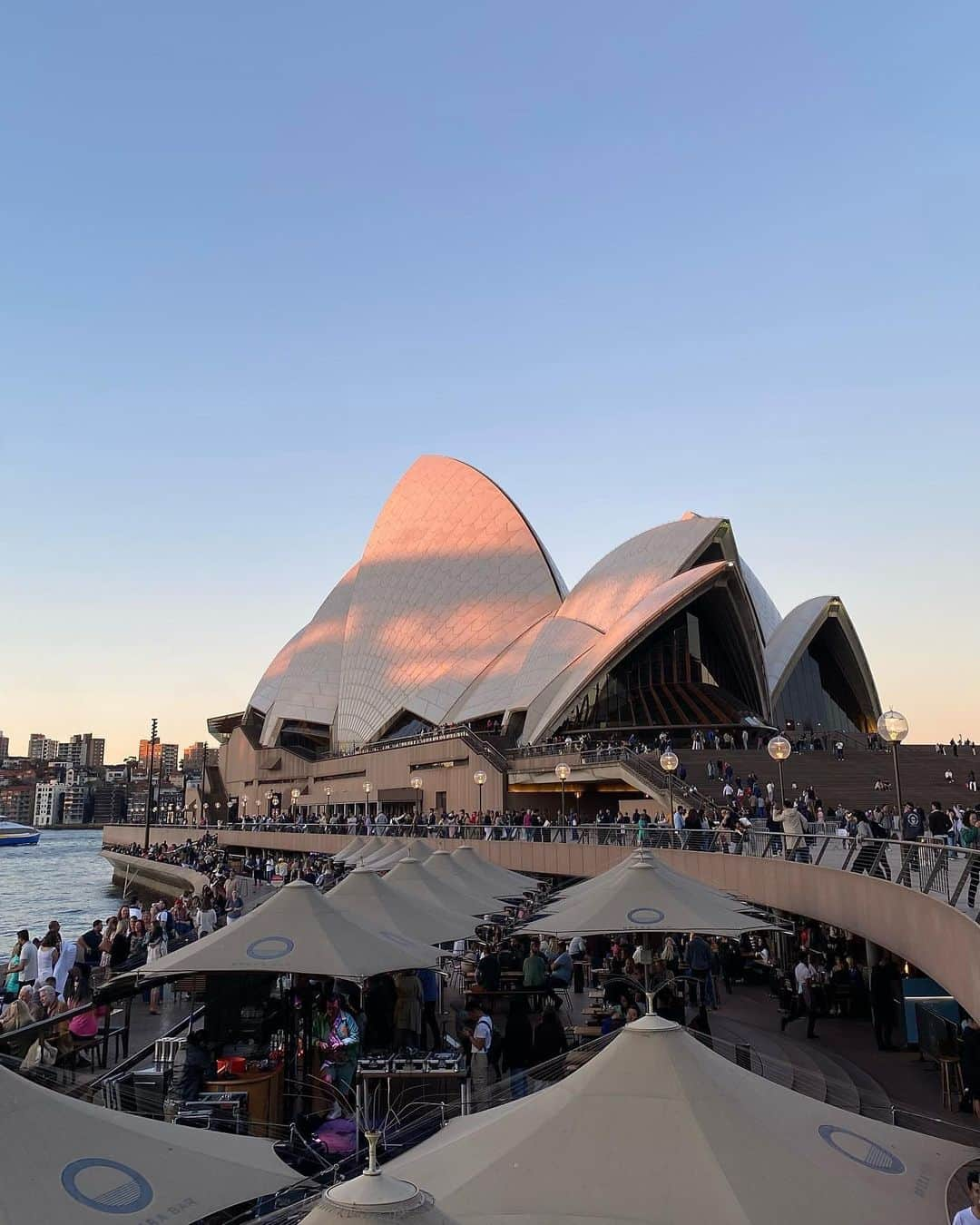 高岡志帆さんのインスタグラム写真 - (高岡志帆Instagram)「次の国はAustraliaに1週間行ってきました🇦🇺 . 景色も綺麗で、人も温かくて大好きな国にランクイン✨ . #australia #australiaday #operahouse #sydney #sydneylife #sydneyharbour #harbour #ootdfashion」8月28日 15時27分 - shiho_t05