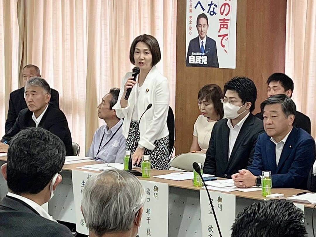 生稲晃子のインスタグラム：「江戸川改修促進期成同盟会懇談会に出席しました。 気象庁から今年1月発表された最新データによると、1時間に50ミリ以上の雨が降る頻度は40年前と比べると1.5倍、100ミリ以上の雨だと2倍に増加しているそうです。河川、下水道整備の加速化は待ったなしです❗️  #江戸川改修促進期成同盟会 #生稲晃子」