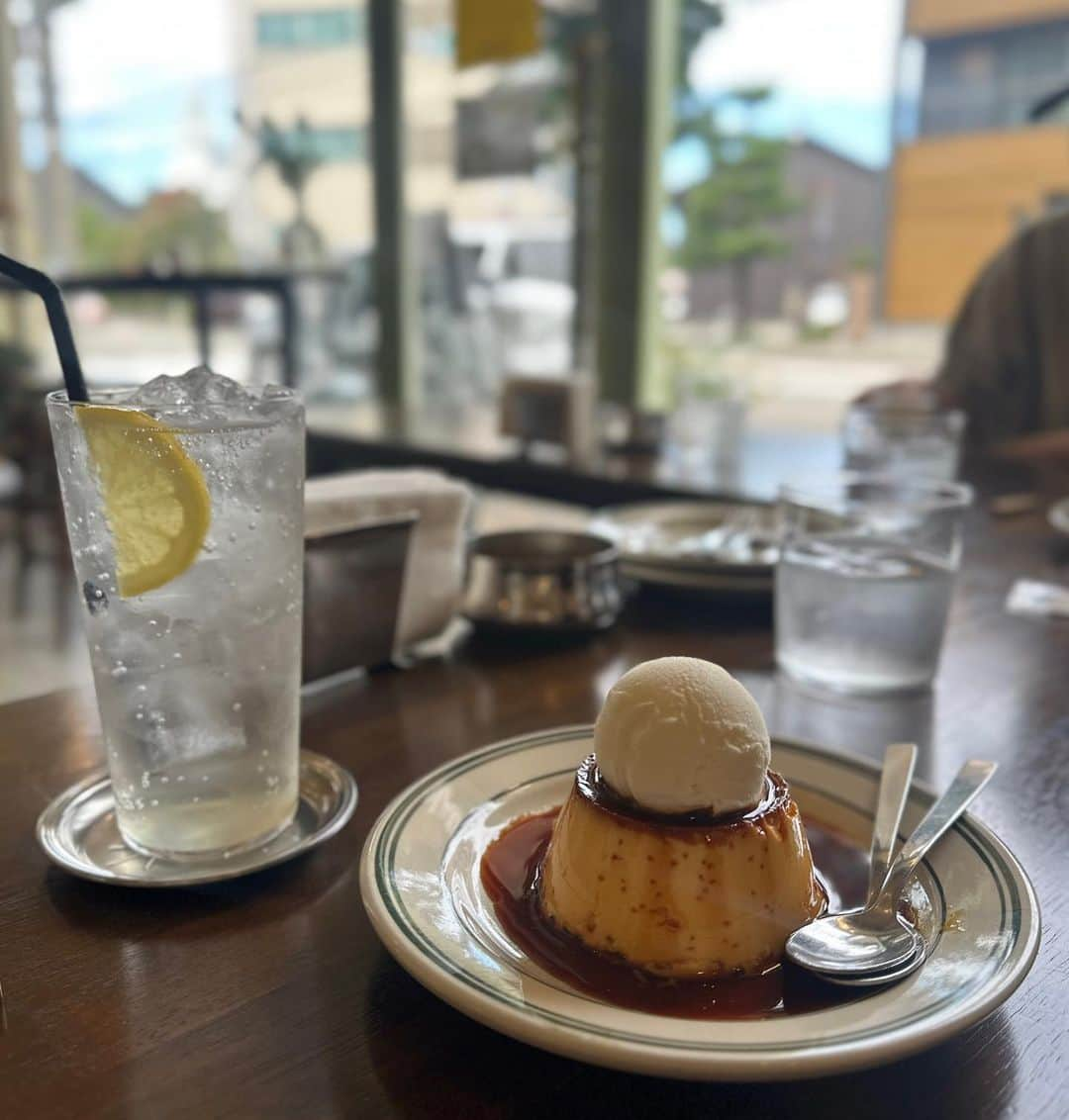 えりんこのインスタグラム：「ホットサンドも🥪 プリンも🍮 付け合わせのおかずも🥕🥔 どれも本当に美味しかった❤️ すぐに行けない距離なのが辛い😭  @popbycoffee   #金沢 #金沢グルメ #金沢カフェ#金沢カフェ巡り」