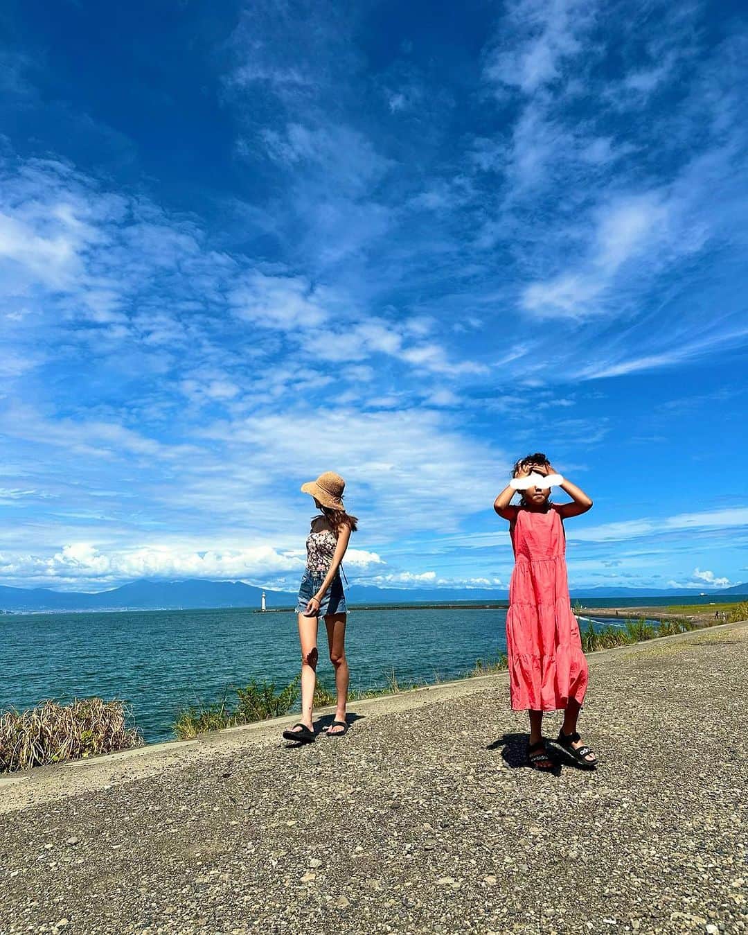 SAYUKAさんのインスタグラム写真 - (SAYUKAInstagram)「🌴 伊豆から藤枝に向かう途中でよりみっち〜  晴れてれば富士山が見える所なんだけど 雲がいっぱいでみえなかった🗻🥵  #三保真崎海水浴場  #静岡旅行」8月28日 15時45分 - sayumiso216