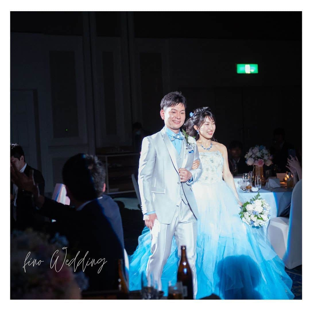 fino_wedding【フィーノ公式】さんのインスタグラム写真 - (fino_wedding【フィーノ公式】Instagram)「【卒花嫁レポート】  @grandhills_wedding.official   大好きな人達に囲まれて。  夢に見た結婚式。 お気に入りの衣裳と大好きな人達に囲まれた大満足な思い出になりました  🤍ウエディングドレスはほぼほぼスタイリストさんにお任せで、どこから誰が見ても綺麗❤️と、言って頂ける自信があるドレスを選んで頂きました。 特に、挙式と披露宴でボレロを着たスタイルが変化あって、素敵でした。 大好きな弟とのツーショットも、大切な思い出になりました。  🩵カラードレスは彼がチョイスしてくれました。 私にピッタリだと思って…と。着てみると、本当に魔法にかかったかのように、自分でも似合う❣️と、思ってしまいました。 実際に、母からも大絶賛だったのが忘れられません。  👘贅沢に和装スタイルでも入場を！ 私の着物スタイルより彼の和装スタイルの方がゲストから褒められました。  あっという間の結婚式でしたが、大好きな方々との大切な時間を共有できて、とっても幸せでした。  最後の写真は彼と彼が敬愛する先輩です（笑）  #ホテルウエディング  #チャペル挙式  #ウエディングドレス  #カラードレス #色打掛 #和装  #着物スタイル  #ウエディングヘア  #カラードレスヘア  #ブルードレス  #桂由美 #グランヒルズ静岡  #はなといろ  #式場見学  #仲間  #ウエディングレポ  #卒花嫁  #卒花嫁レポ  #プレ花嫁  #静岡花嫁  #先輩と後輩  #大好きな人  #お母さん #家族」9月8日 19時15分 - fino_wedding