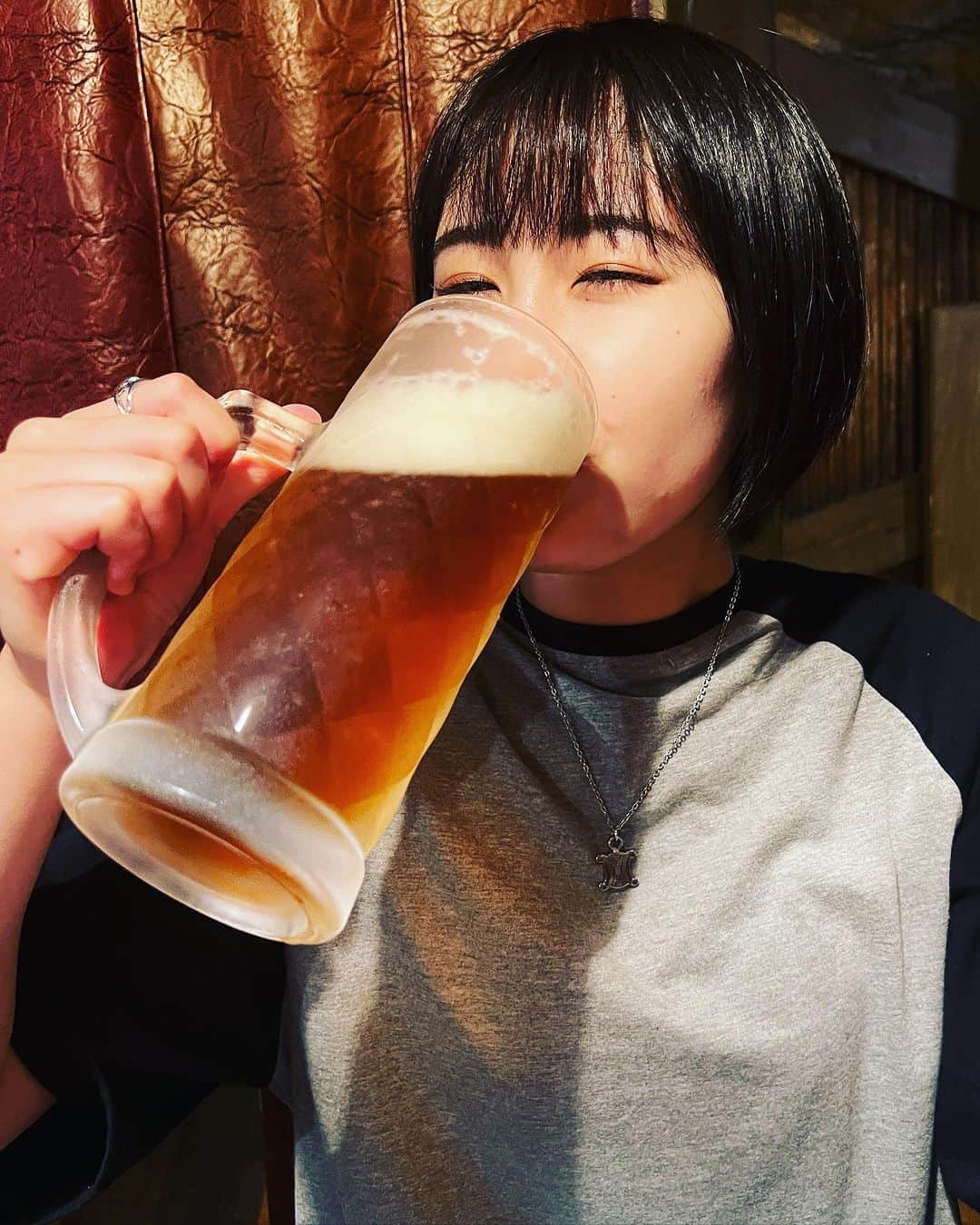 DINO（ディノ）さんのインスタグラム写真 - (DINO（ディノ）Instagram)「大好きなビールを美味しそうに飲みほす あいちゃん🍺 @nonoseai  #乃々瀬あい  #クラフトビール  #ビール  #おつまみ  #びっくりドンキー  #フライドポテト  #夏はビール  #japanesegirl  #japanesefood  #総合プロダクションdino」8月28日 15時54分 - dinoj.official