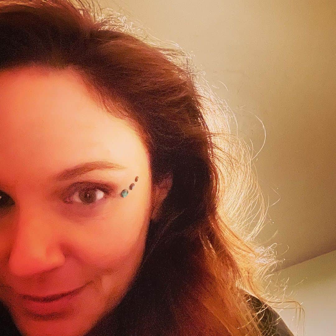 サラ・ウェイン・キャリーズのインスタグラム：「i’ll explain later, maybe.  g’nite.」