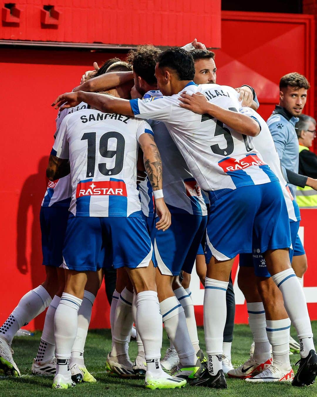 RCDエスパニョールのインスタグラム：「Bon dia, afició! Que tingueu una gran setmana 🤩」