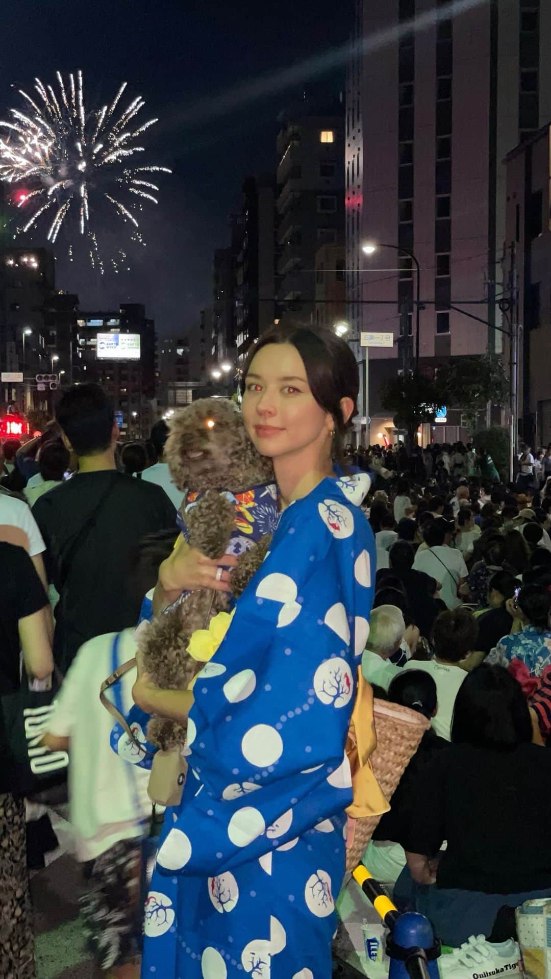 ALEXAのインスタグラム：「If you are ok with the unbearable heat, summer is arguably the best season in Japan 🥹🫶🏼🎋🍧🍡⛩️🎐🎏 matching yukatas with Mocha 🩵✨」