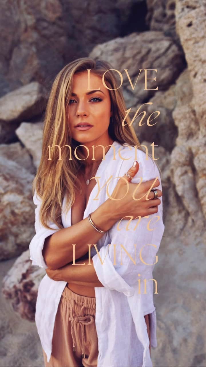 Nikki Leighのインスタグラム：「🫶🏼 Be Present ✨  A reminder to Love the moment you are living in 🙏🏼  #positivitytime #selflove #timeforyou #innerwork #loveyourself #motivation #meditation」