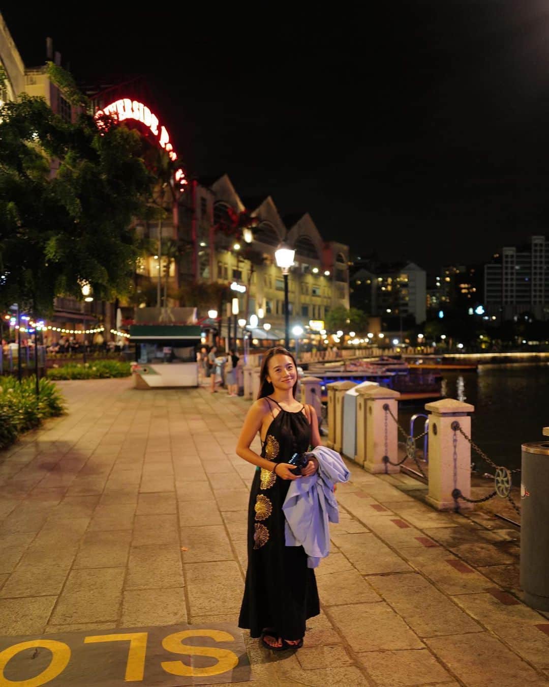 伊原葵さんのインスタグラム写真 - (伊原葵Instagram)「Singapore🇸🇬♥️  シンガポール航空（@singaporeair）を利用して、初めてのシンガポールに行ってきたよ〜✈️  五感で堪能する旅がテーマのLOVE SQ TABI♡のキャンペーンをやってたので、美味しいもの食べたり、餌やり体験したり、香水作りしたり…✨  シンガポール航空のライフスタイルアプリ、Kris+利用でお得にシンガポールを楽しめちゃうよ♡  Kris+があると割引があったり、ポイントが貯まって、お買い物に利用できたりするよ〜🦋  ぜひチェックしてからシンガポール行ってみてね🫶🏻  YouTubeにvlogアップしてるので、詳しい様子はYouTubeみてねー🥰(見どころは、色々あり！笑)  2泊３日の弾丸だったけど、次はゆっくり行ってみたいな〜🇸🇬  LOVE SQ TABI♡キャンペーン 詳しくはシンガポール航空のWebサイトをチェックしてね！  #PR #シンガポール航空 #singaporeairlines #krisplus #lovesqtabi」8月28日 21時00分 - aoi186
