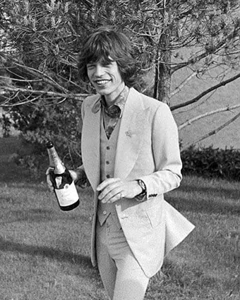 エドワード セクストンさんのインスタグラム写真 - (エドワード セクストンInstagram)「Monday mood: Mick Jagger wearing his cream gabardine wedding suit made by Edward Sexton.⁠ ⁠ #edwardsexton #savilerow #menswear #london #tailoring #sartorial #mickjagger」8月28日 16時30分 - edwardsexton