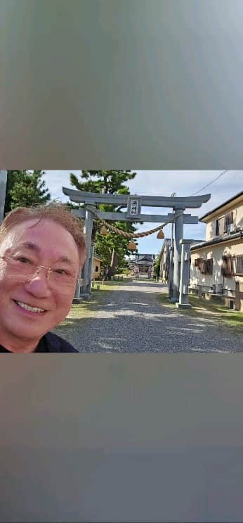 高須克弥のインスタグラム：「高須家氏神様、若一神社参詣かっちゃん。なう」