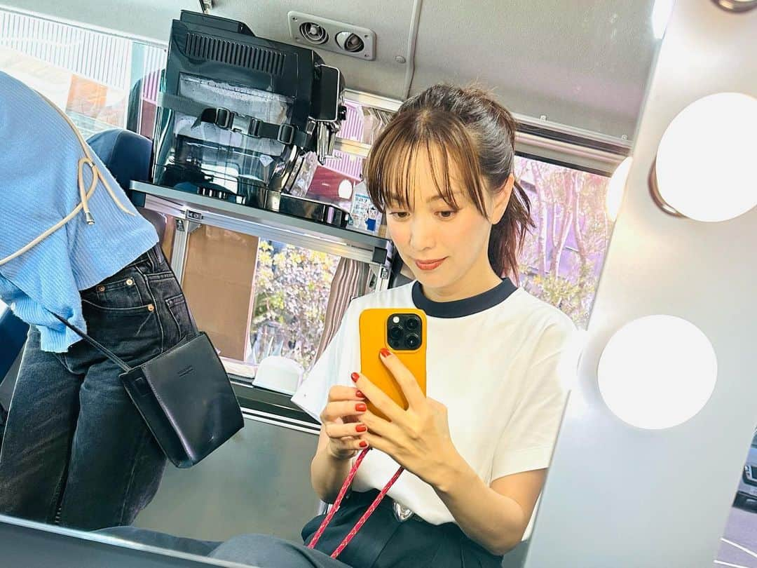 蛯原友里さんのインスタグラム写真 - (蛯原友里Instagram)「今日も撮影終了‼︎ いつもありがとう！って、毎回おもう☺️ 会えると絶対元気貰えるんだよなぁ‼︎ 最高でっすぅ⤴︎」8月28日 16時24分 - yuri_ebihara