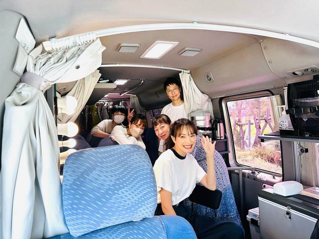 蛯原友里のインスタグラム：「今日も撮影終了‼︎ いつもありがとう！って、毎回おもう☺️ 会えると絶対元気貰えるんだよなぁ‼︎ 最高でっすぅ⤴︎」
