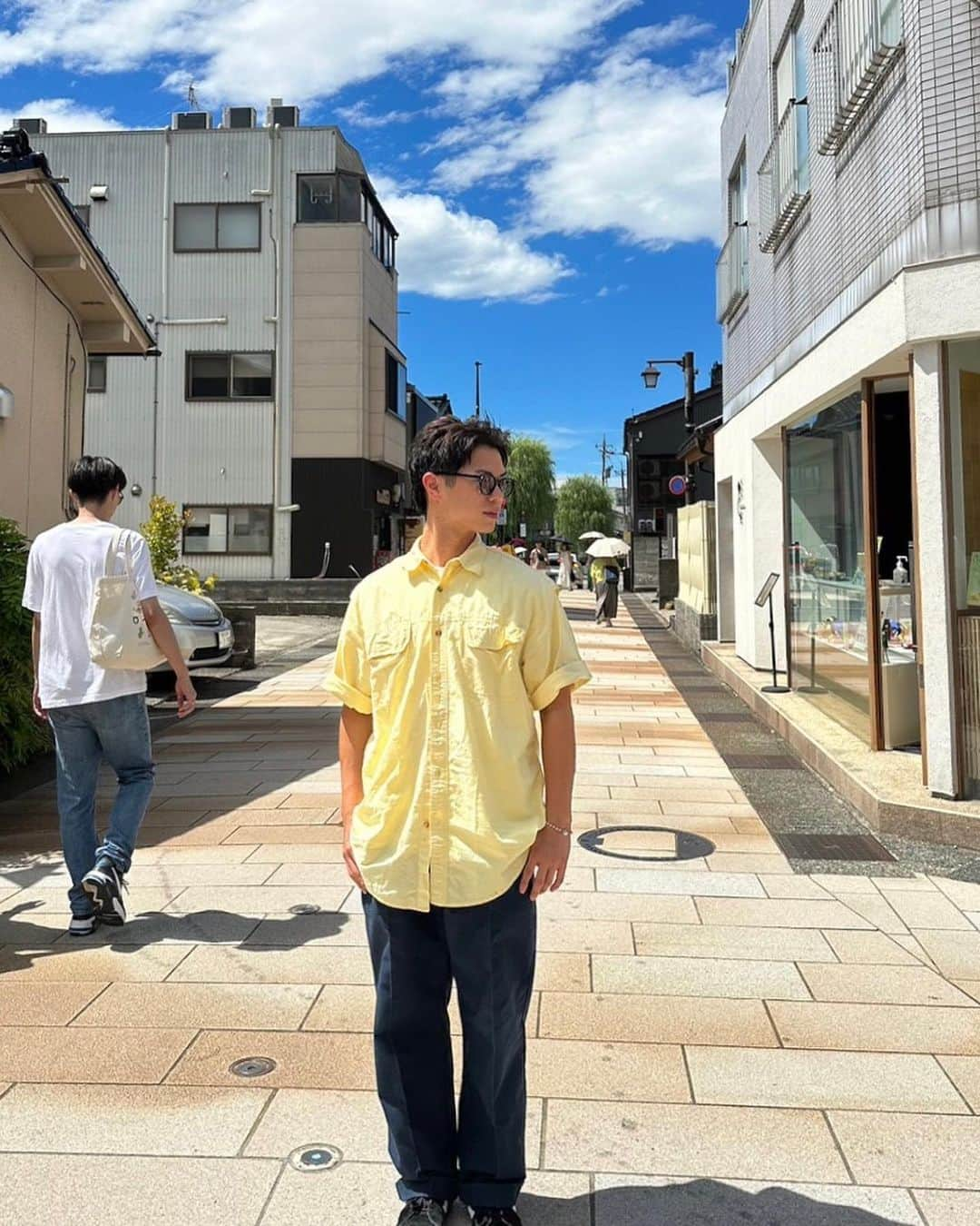 流稜太さんのインスタグラム写真 - (流稜太Instagram)「📍金沢ひがし茶屋街  夏服の黄色は爽やかで好きです。 あ、あとコーヒー浅煎りで酸味があってすっごく美味しかったよ」8月28日 16時27分 - nagare_ryota