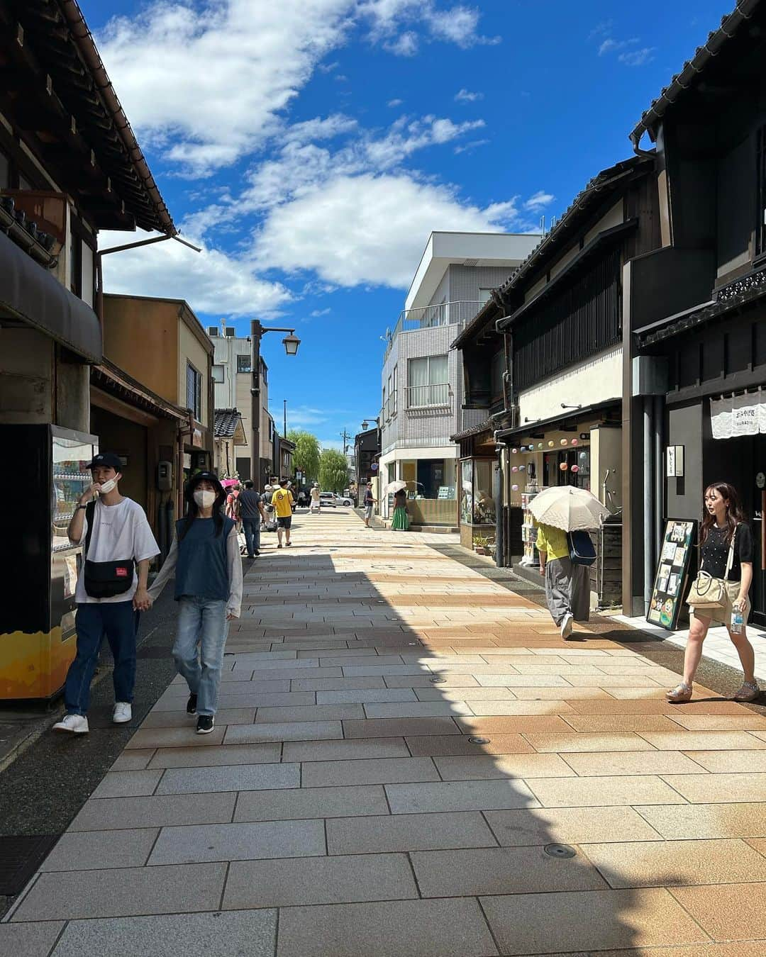 流稜太さんのインスタグラム写真 - (流稜太Instagram)「📍金沢ひがし茶屋街  夏服の黄色は爽やかで好きです。 あ、あとコーヒー浅煎りで酸味があってすっごく美味しかったよ」8月28日 16時27分 - nagare_ryota