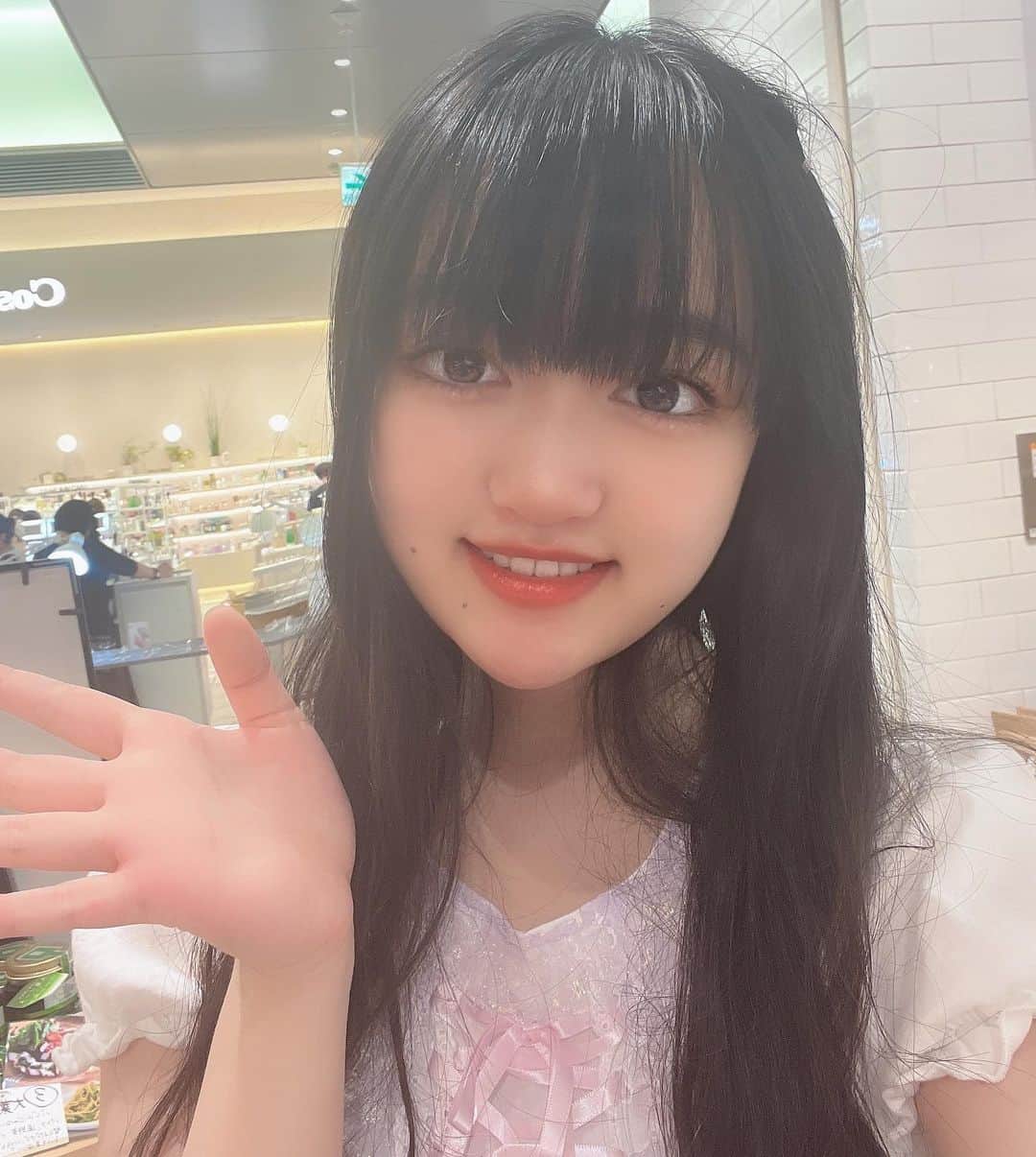 高梨ねねのインスタグラム：「前髪長すぎる〜切らなきゃ(✂︎`•ω•)✂︎ﾁｮｷ   #高梨ねね  #タレント  #モデル  #アイドル」