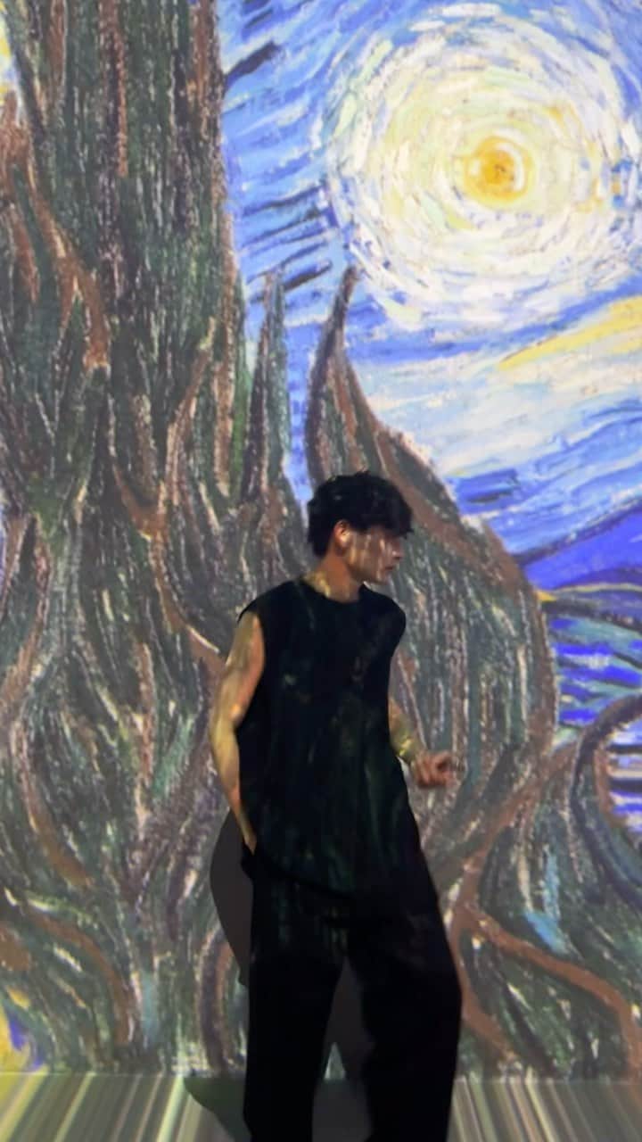 松本大志のインスタグラム：「この前行った #immersivemuseum  軽く一本映画を観たような気持ちになりました あんなに綺麗な映像観たことないかも？🤔  大好きな美術にも触れられたし何より大好きなトンカツも食べれたし最高に楽しい1日になりました☝️  日本橋なかなか行くことないけど人通りもそこまで多くないしゆっくり一日過ごすならあり！  今度また時間見つけてゆっくり散策しよ🚶‍♂️ みんなも是非！」