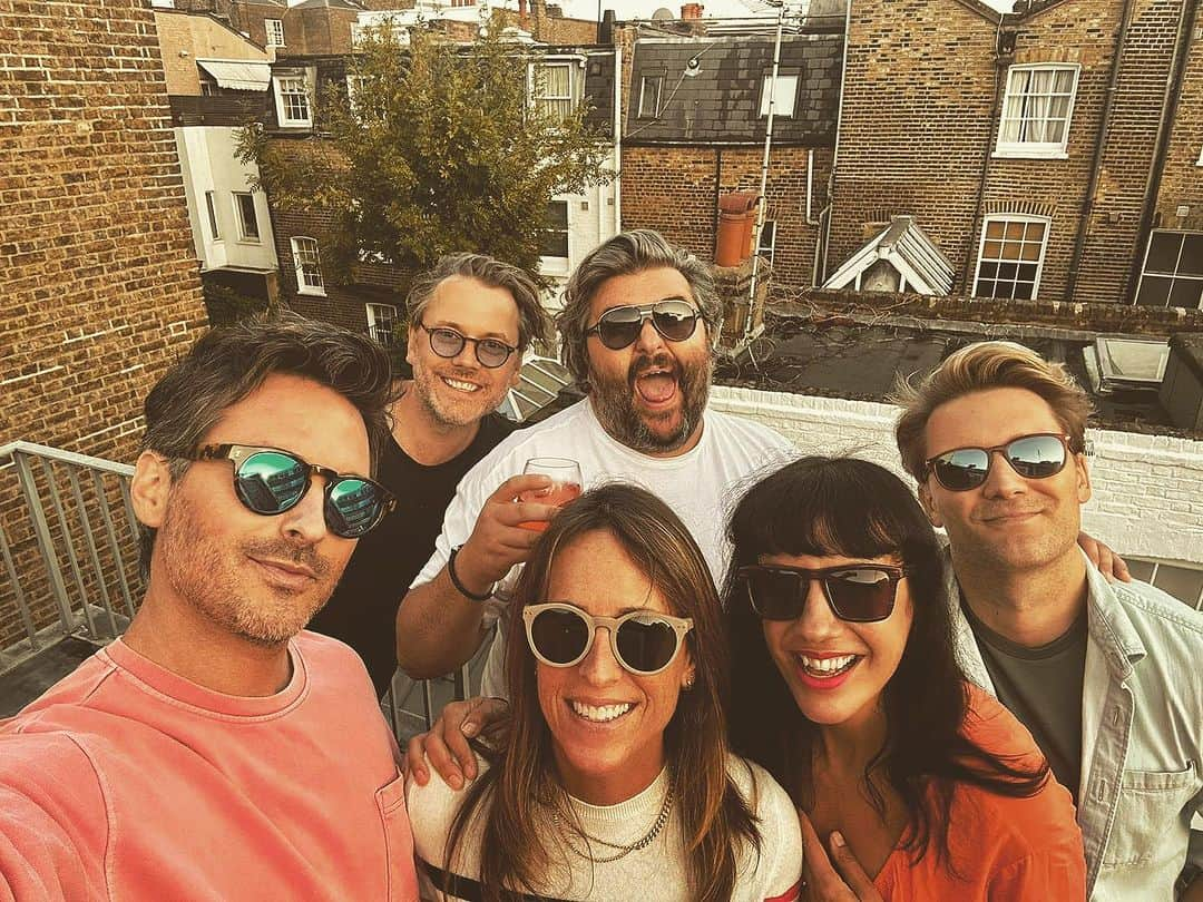 オリバー・キエラン・ジョーンズのインスタグラム：「Notting Hill Carnival JOY 🎡 🇬🇧 🍹 #nottinghill #nottinghillcarnival @rossatron28 @satiricalsadie @coreybsaunders #roz #matt」