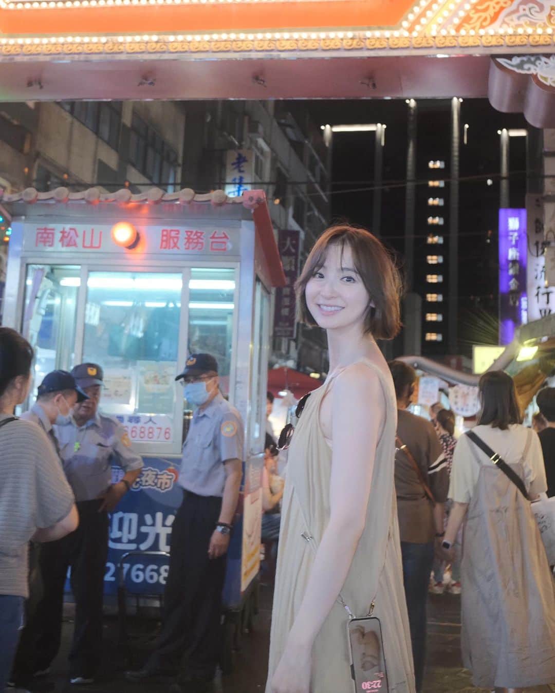 篠田麻里子のインスタグラム：「夜市✨ これが噂の夜市かぁと、歩いてたら全然食べ物撮ってなかった🥹 お腹いっぱいで行ったから何も食べなかったけど美味しそうでした😆 またリベンジしたいな✌️  #夜市#マリ活」