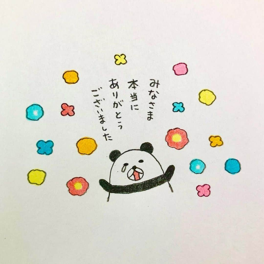 コンドウアキさんのインスタグラム写真 - (コンドウアキInstagram)「約2か月にわたる、ほぼ日曜日さんでの「コンドウアキのおしごと展」。昨日、無事閉幕いたしました。 超超酷暑の中、かけつけてくださったみなさま、準備開催してくださった関係者のみなさま、応援してくださったみなさま、本当にありがとうございました….✨✨ みなさまの「行ったよ！」というお声が日々耳に届く なんともうれしい夏になりました。  途中、SUSUマスコットが品切れになるまさかのハプニングもあり、楽しみにしてくださった皆様には大変ご迷惑をおかけしましたが、ありがたいことに、出来次第、ほぼ日さんの「TOBICHI」東京.京都両店舗で取り扱っていただけることになりました。 少しお待たせいたしますが、SUSU再登場の際にはお店をのぞいていただけますとうれしいです。  お客様からは「展示スタッフさんたち、とても優しかった！」と伺い、ほぼ日さんからは「お客様みなさま、良い方ばかりでした」と伺い、みんなみんな…ありがとう…✨と うれしいきもちいっぱいで東西南北に頭をさげております。 こんな暑すぎて服をビリビリに破り脱ぎ捨てたいくらいの日々でしたのに、みなさま本当にありがとうございました…😭  次は2024年新春愛媛です✨ そのあとも巡回が続く予定です。 詳しくはTwitter(Xか。)のおしごと展公式ツイート(ポストか。)をご覧いただけましたら…  ありがたいことに「ウチの地域にもきて！」と@いただくのですが、なんとその地域さんに呼んでいただかないと、なんの力もないワシが登場しても手ぶらの一観光客でして笑…  展示ご希望の声ってどこに届けていただいたらいいのかなあ… 無知でマジすみません……  おしごと展公式さんへ@いただけたら、私よりは開催現場の方々にお声が届くかもなとは思います… (でも結局は展示会場がお声がけしてくれるかどうかなのかな)  そんなわけで！ まだめちゃくちゃ先なので予定変更の可能性はありますが、 お声がけいただいた愛媛、静岡、岡山、山形にはお邪魔するぞー！となっているようです。  お近くにおしごと展がまいりましたら、お立ち寄りいただけますとうれしいです✨✨」8月28日 17時05分 - akikondo_insta