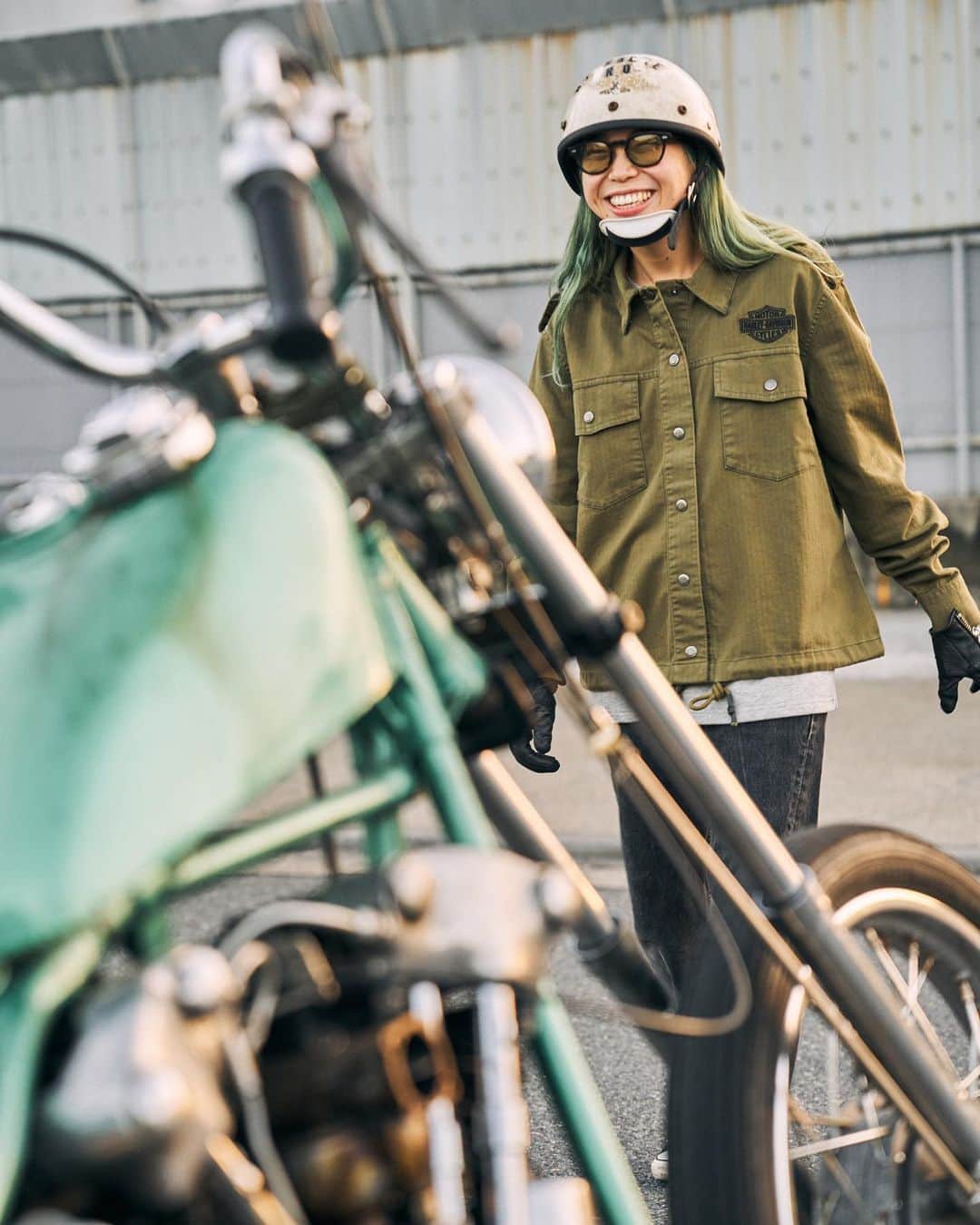 Harley-Davidson Japanさんのインスタグラム写真 - (Harley-Davidson JapanInstagram)「ライディングは武骨に、オフはマイルドに。軍系トップス＆スウェットで変化させるレディースならではの魅力  https://www.harley-davidson-japan.jp/top/CSfTop.jsp  #ハーレーダビッドソン #HarleyDavidson #UnitedWeRide #ハーレーアパレル #ハーレーライフ #ハーレーのある生活 #ファッション #HarleyDavidsonLifestyle」8月28日 16時58分 - harleydavidsonjapan