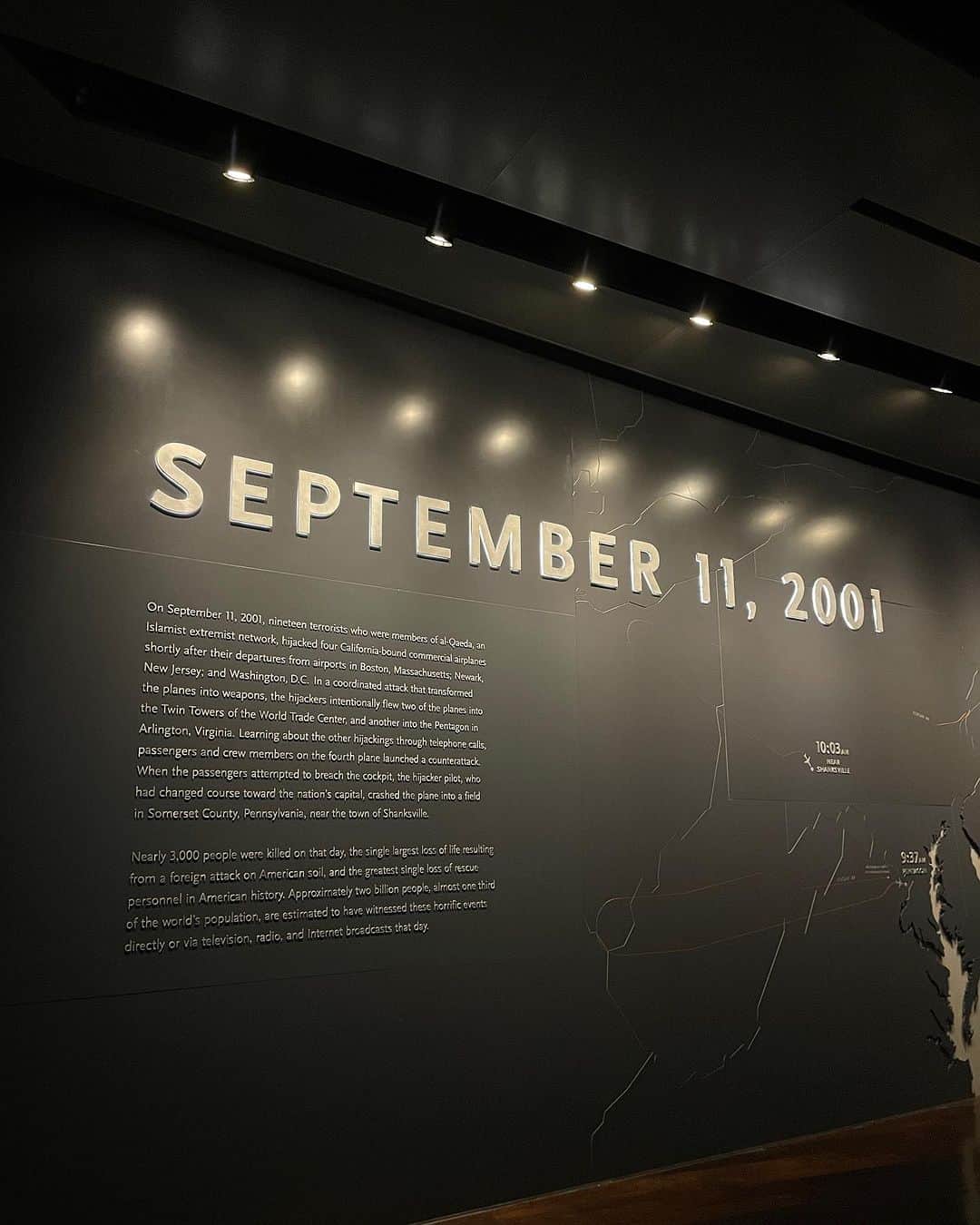 吉田美紀さんのインスタグラム写真 - (吉田美紀Instagram)「・ ・ 2001年9月11日、 約3,000人もの多くの命を奪った恐ろしい事件。  ワールドトレードセンター跡地には ワンワールド・トレードセンター、 記念碑と博物館ができていて 周りにも様々な新しいビルが建設され 新旧の建築が融合するエリアに。  改めて平和であることに感謝🕊️ 娘とじっくり語り合えた時間になりました。  #newyork #newyorkcity #911memorial #oneworldtradecenter #ニューヨーク #ワールドトレードセンター跡地」8月28日 17時00分 - miki__yoshida