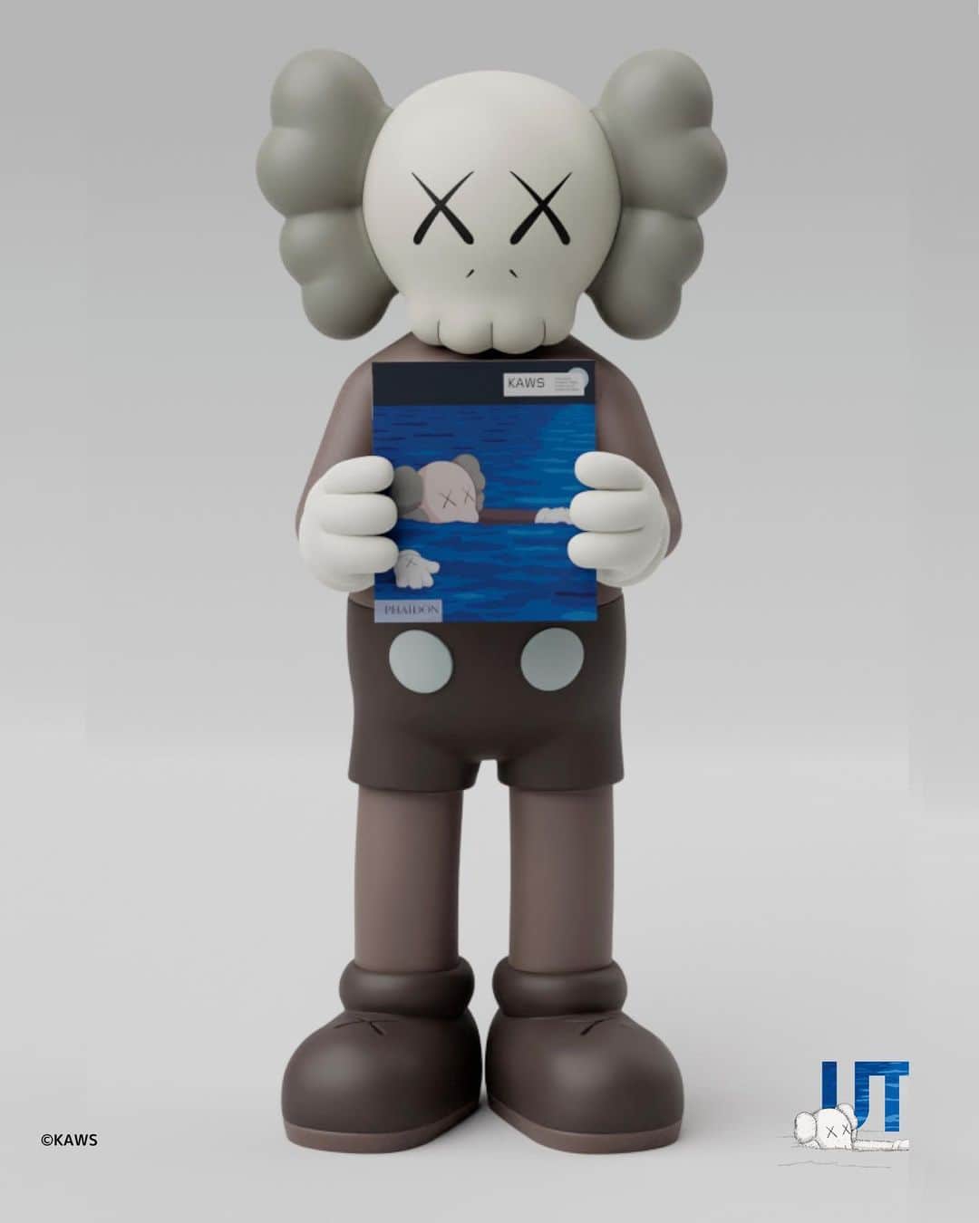 ユニクロさんのインスタグラム写真 - (ユニクロInstagram)「KAWS ART BOOK   Contemporary Artist Series: KAWS  The centerpiece of a new project brought to you by KAWS, Phaidon and UNIQLO! UNIQLO will sell KAWS New Art Book (published by Phaidon) exclusively at UNIQLO stores around the world starting Friday, September 8, prior to the general bookstore sales.  To be the first in the world to get your hands on this new Art Book, please come to UNIQLO.  In addition, those who purchase the Art Book at UNIQLO stores and the official online store will receive a limited-edition UNIQLO shoulder bag as a free gift.  The Art Book and shoulder bag are in limited quantities, so don't miss out on the sale.  We hope you will enjoy this brand new project of selling both the Art Book and the T-shirt at the same time. *Launch dates may differ in some countries and regions. For more information, please contact local UNIQLO stores.  Contemporary Artist Series: KAWS’ is exclusively available through Phaidon and UNIQLO between September 8-22, 2023.  @KAWS @phaidonpress @uniqlo.ut #KAWS #ARTBOOK #KAWSUT #UNIQLO #LifeWear」8月28日 17時13分 - uniqlo