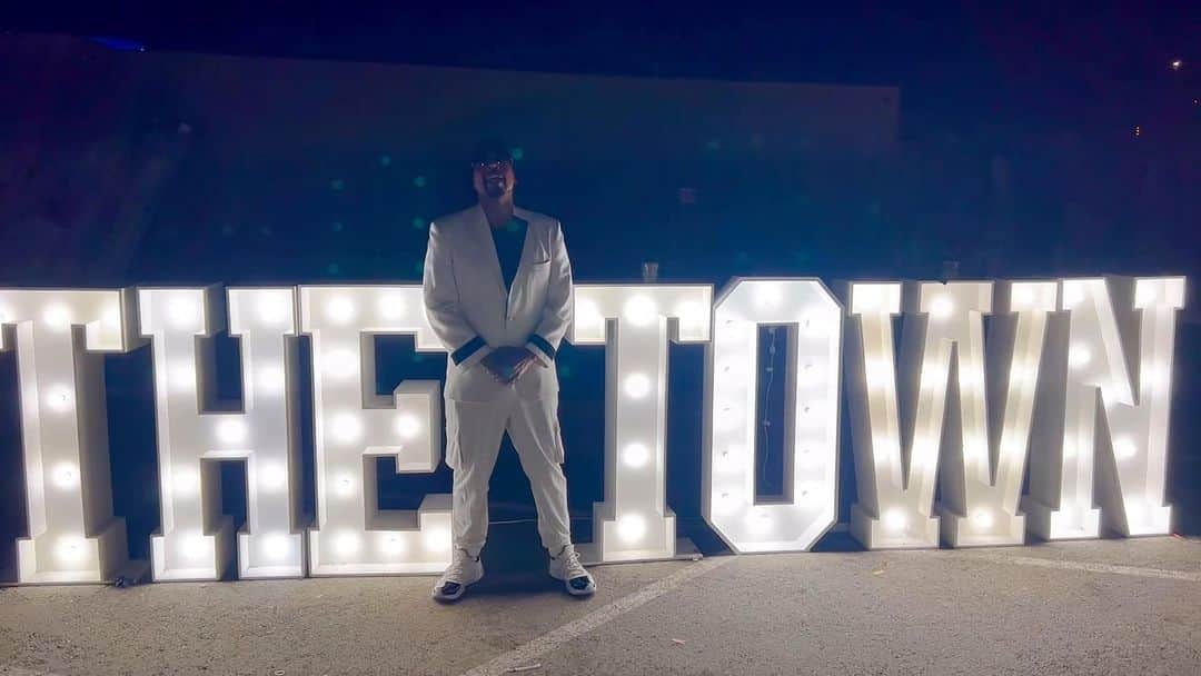 MCハマーのインスタグラム：「The All White @official_darryl_reed Party was Lit 🔥」