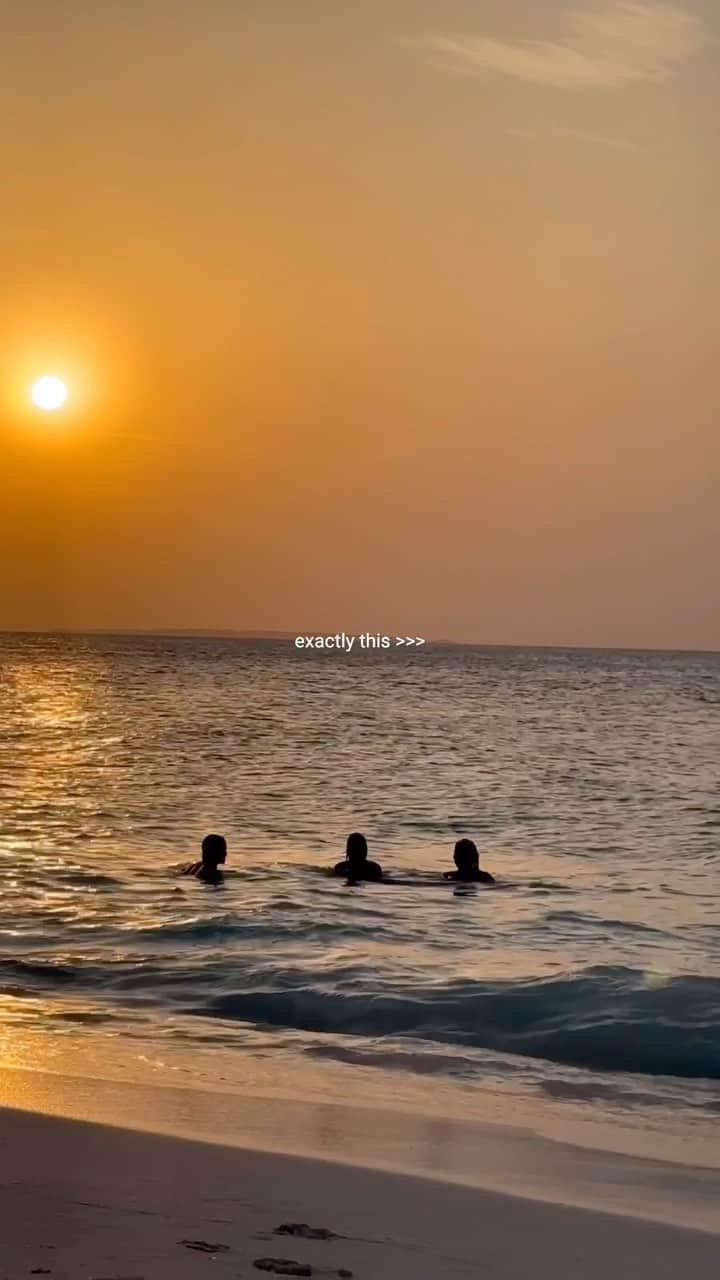 PAUL HEWITTのインスタグラム：「Dear Ocean, thanks for having us & cooling us down. We do love you! 💙 #oceanlover   #PaulHewitt #oceanjewelry」