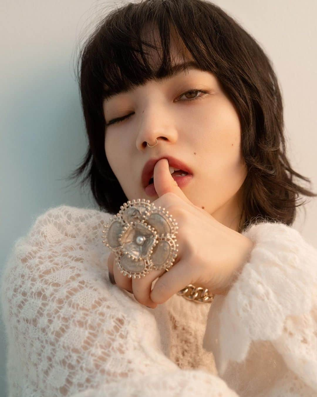 小松菜奈さんのインスタグラム写真 - (小松菜奈Instagram)「@ellejapan @chanelofficial  🤍🩶🖤🤍🩶🖤」8月28日 17時18分 - konichan7