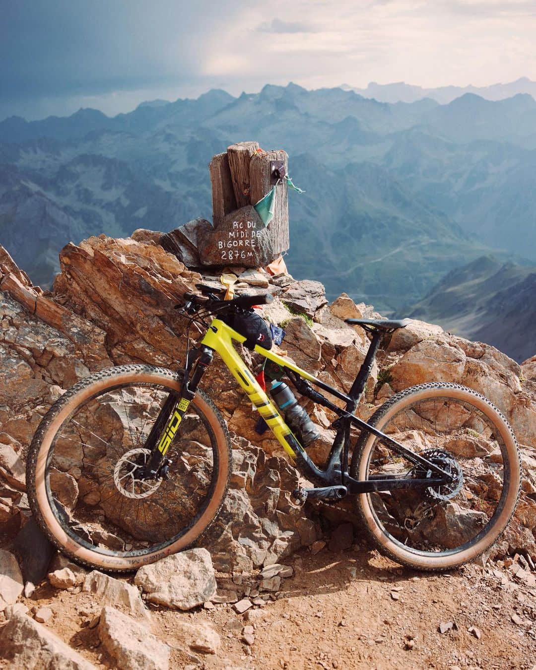 Alex Strohlのインスタグラム：「Pic Du Midi M.T.B. Words cannot express how thankful I am for the magic that a bike brings to my life and for the places it takes me. I’m addicted to the simplicity of looking at a feature in the landscape and just trying to bike to it. A challenge for the mind and the body that not always succeeds. This time I looked up at this mountain with all its antennas and towers and thought “how hard can it be?”」