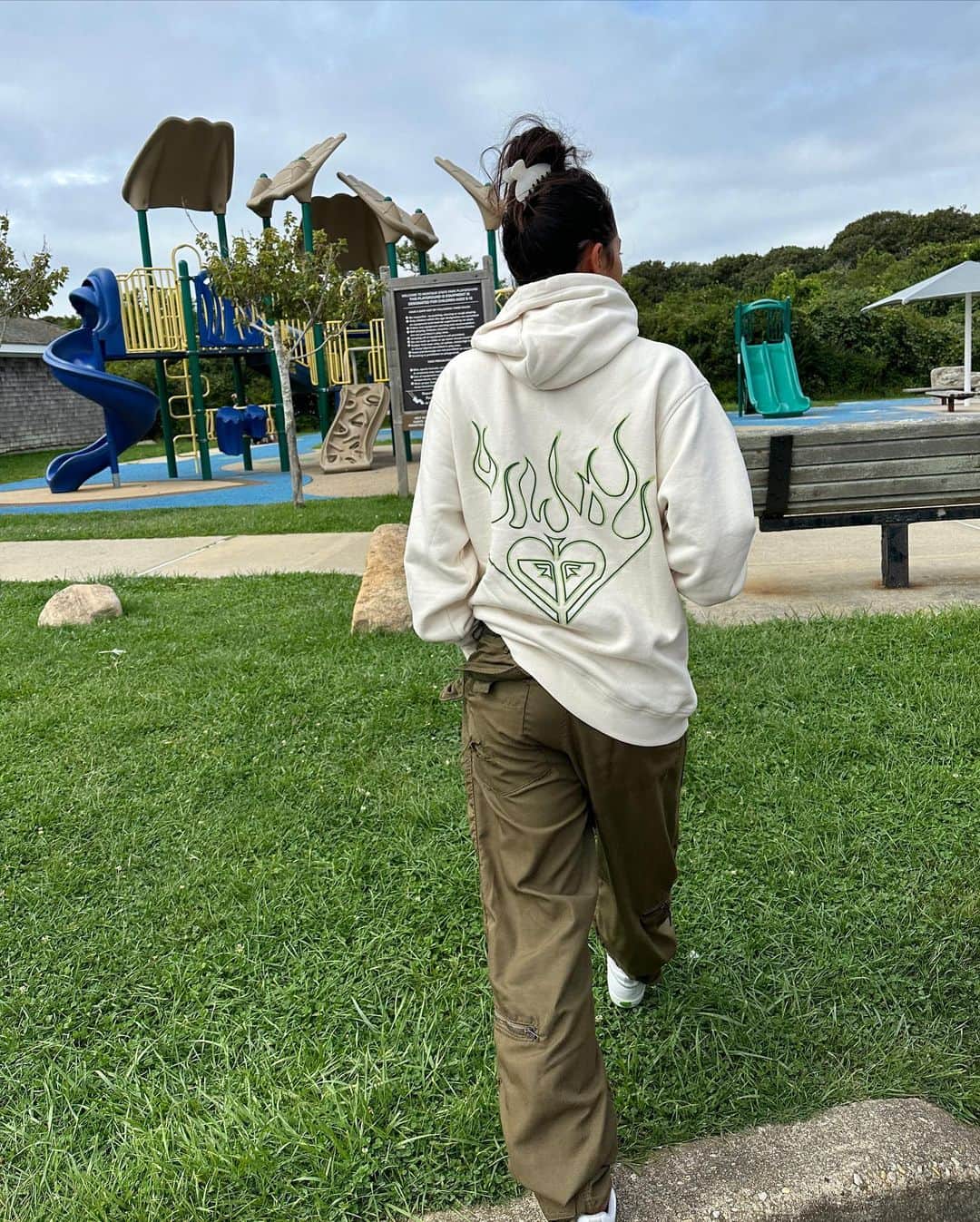 ケリア・モニーツのインスタグラム：「In real life 💚」