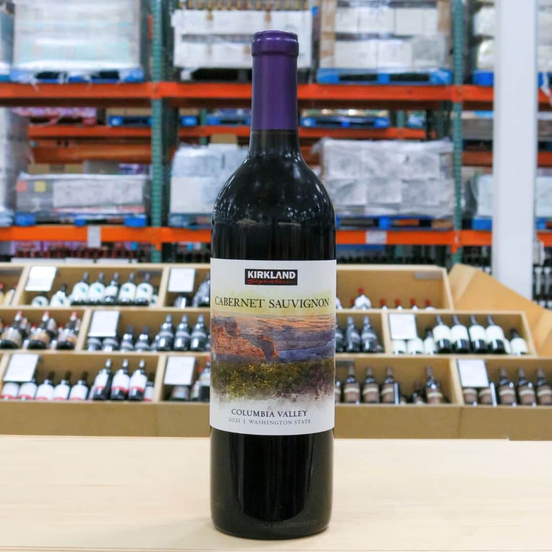 Costcoさんのインスタグラム写真 - (CostcoInstagram)「Happy National Red Wine Day! Our Kirkland Signature Columbia Valley Cabernet has notes of black currant, spice and vanilla.」8月29日 3時00分 - costco