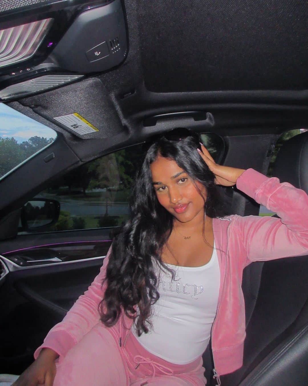 ジューシークチュールのインスタグラム：「Get in loser, we're going shopping! #JuicyCouture」