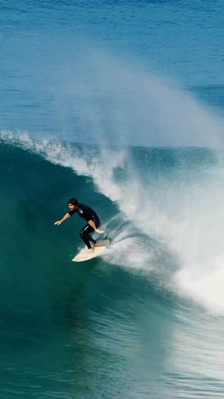 ブリクストンのインスタグラム：「From the shop to the surf with @robbierickard  #supportthebuilders #whatsyourbuild  Filmed by @danscotttt」