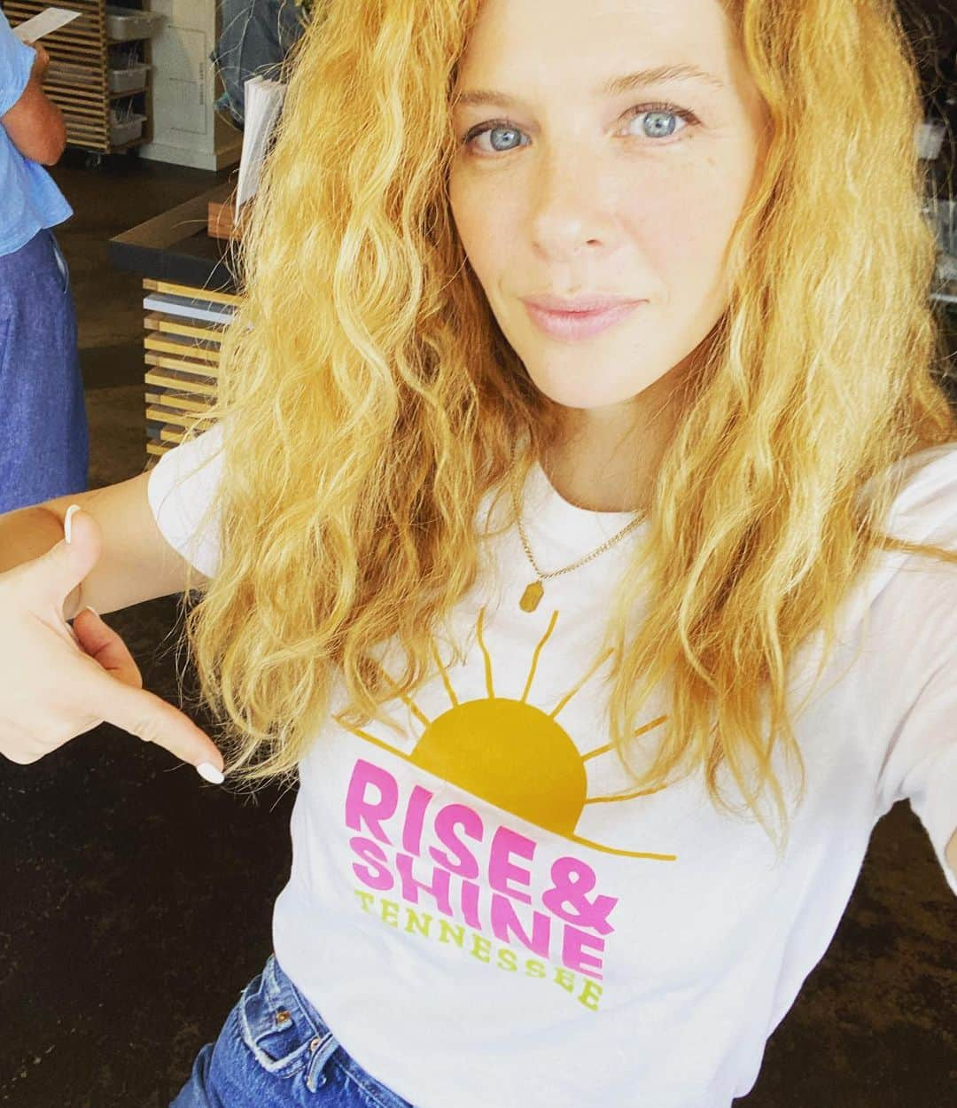 レイチェル・レフィブレのインスタグラム：「Grab a tee or sweatshirt & join us in sharing the idea that EVERY TENNESSEAN deserves a life of SAFETY, FREEDOM, DIGNITY & JOY ☀️  Link in Bio」