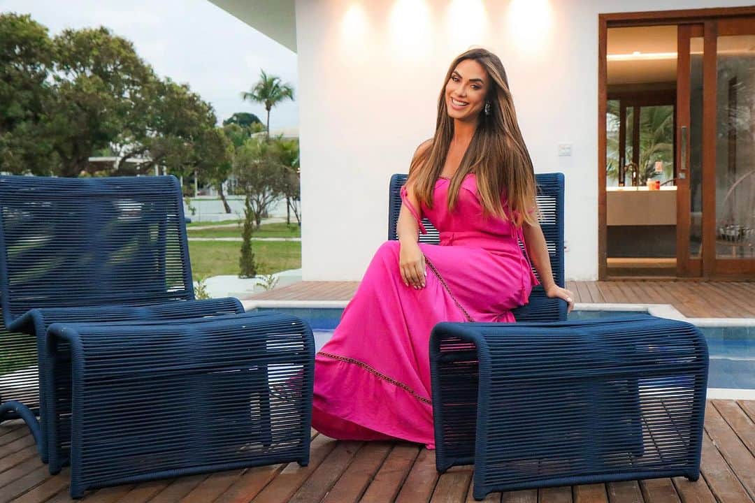 Nicole Bahlsのインスタグラム：「Boa tarde flor da tarde , pra quem está procurando móveis pra decorar a casa vai uma dica especial @classic.moveis」