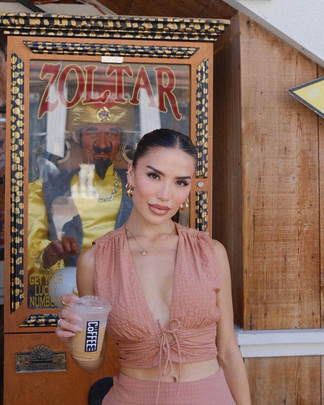 iluvsarahiiさんのインスタグラム写真 - (iluvsarahiiInstagram)「Who remembers the Zoltar machine from the movie Big 🥹🎥🍿 that movie makes me cry every time lol   Textured Flowy Skirt + Top @abercrombie」8月29日 3時22分 - iluvsarahii