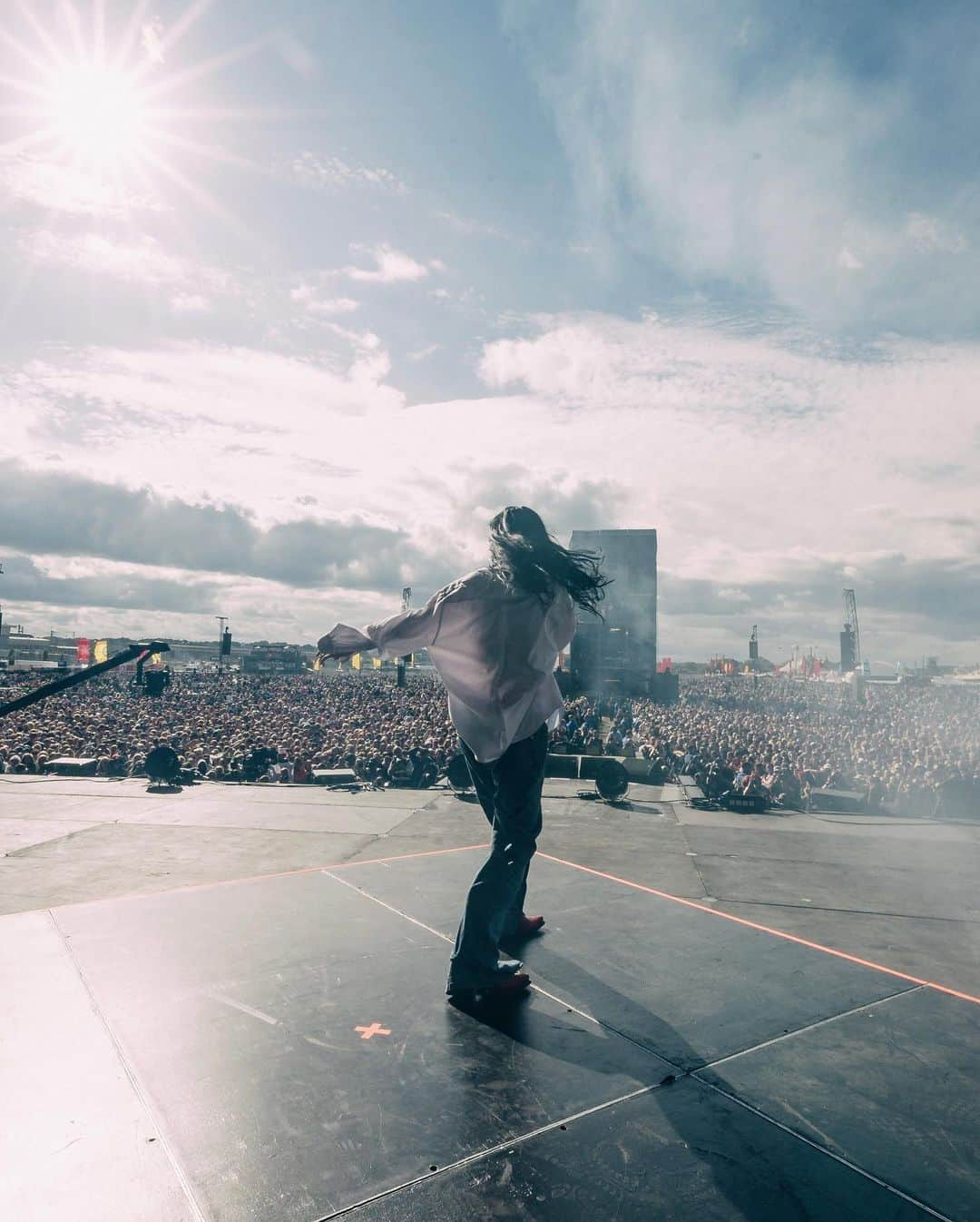 リナ・サワヤマのインスタグラム：「Reading and Leeds Festival !! My last UK festival shows for now. Thank u for screaming ur loudest and opening up the gates of h*ll together 🔥」