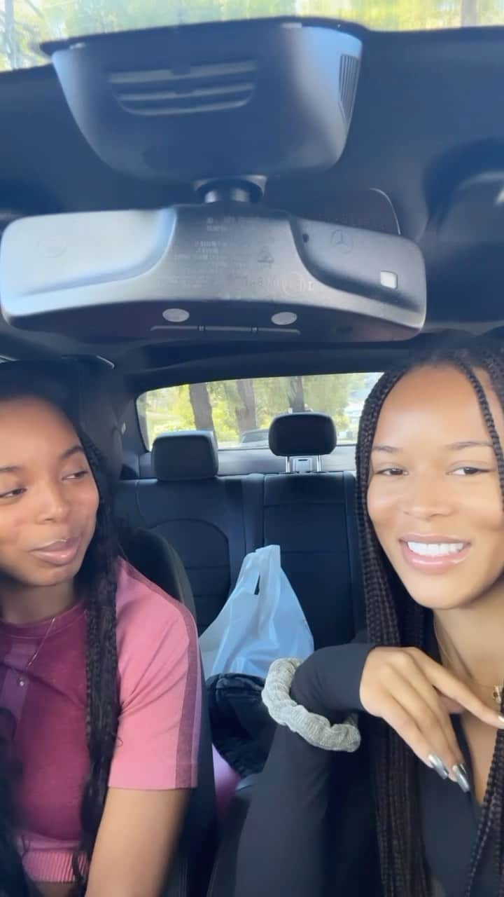 セラヤ・マクニールのインスタグラム：「lil cousin vibing to F.B.B. 🦋💕」