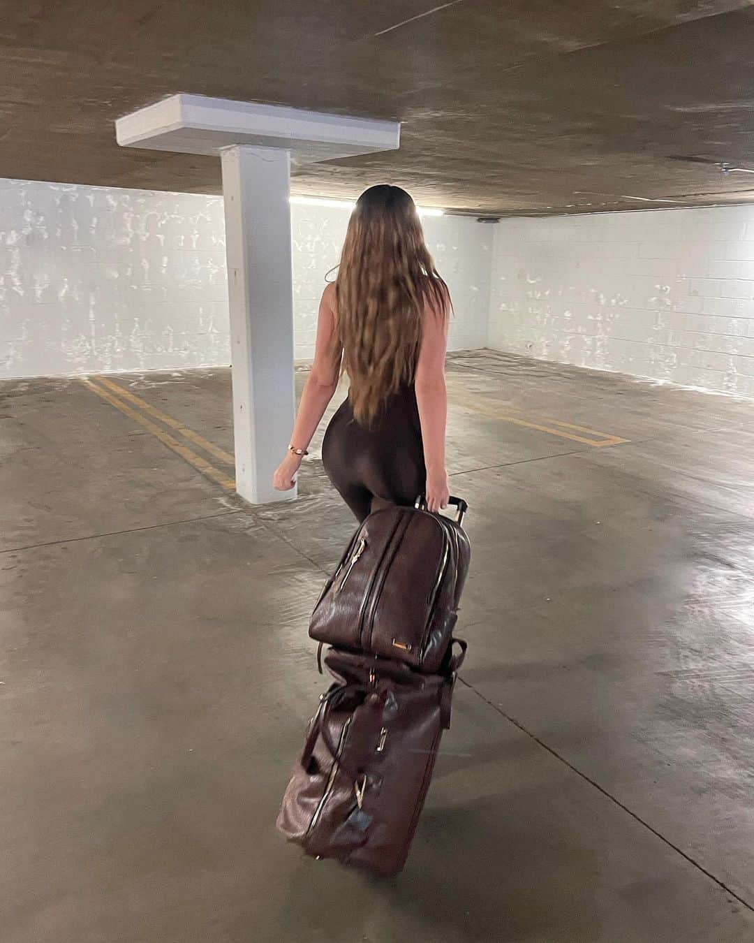 Olivia Piersonさんのインスタグラム写真 - (Olivia PiersonInstagram)「And she’s off with my fav @totencarry ✈️ Use code: OLIVIA for Buy one & get one free! 🤍 ad」8月29日 3時54分 - oliviapierson