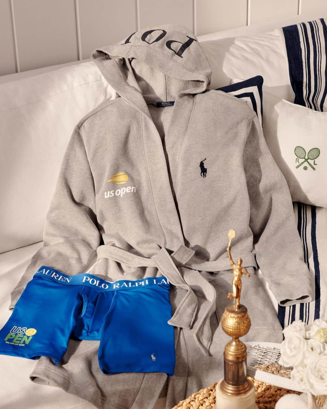 Polo Ralph Laurenさんのインスタグラム写真 - (Polo Ralph LaurenInstagram)「Embrace spectator style with the #USOpen x #PoloRalphLauren collection.  Featured in the capsule are a selection of sporty and bold styles including sunglasses, briefs, and a robe—exclusively designed for the tournament.  Shop #PoloRLStyle now via the link in bio.   #RLTennis」8月29日 4時02分 - poloralphlauren